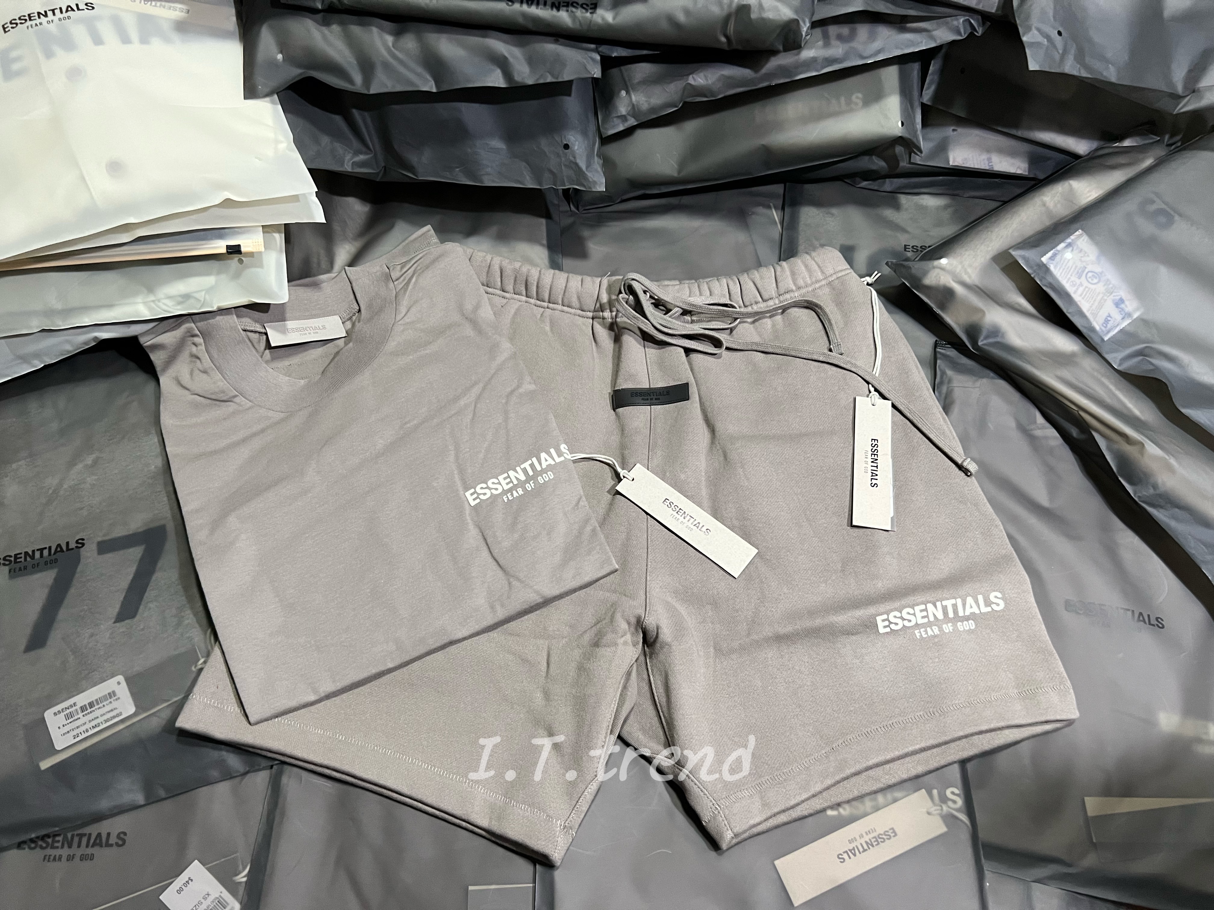 ［Essentials］Spring 22 植絨小logo