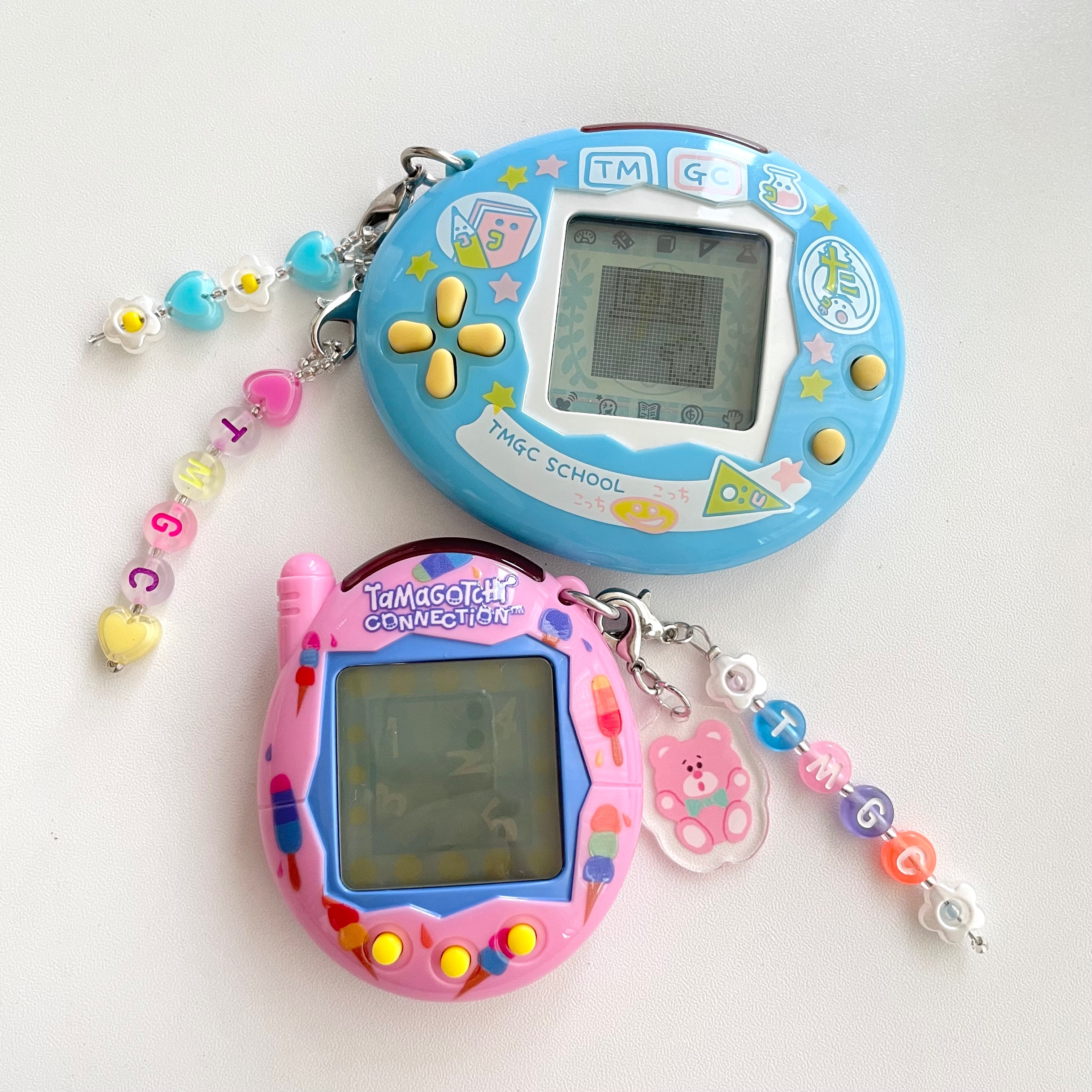 手作 Tamagotchi 塔麻可吉 迷你小吊飾 字母 可訂製 掛勾 吊飾
