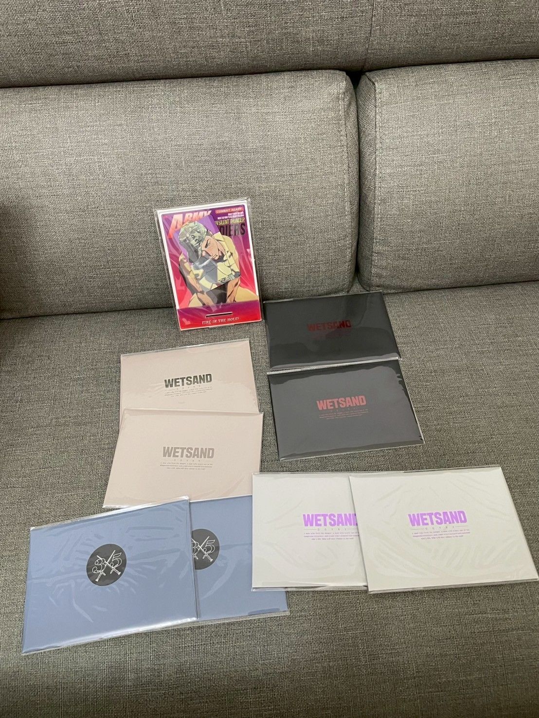 現貨~可快速出貨~濕沙 官方周邊~立牌+小卡 / 明信片組  / TJX插圖組 Wet Sand 웻샌드