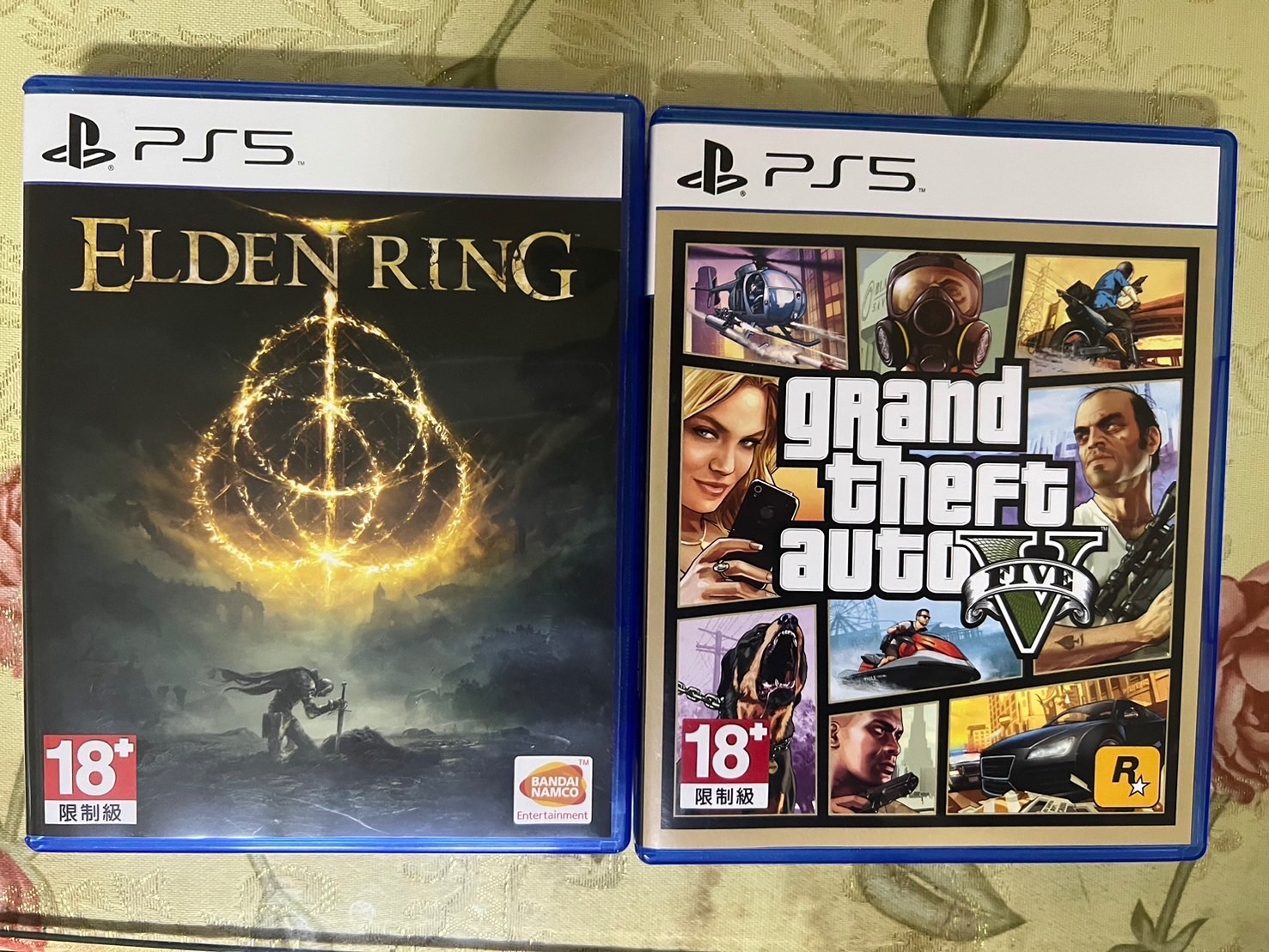 Ps5遊戲片。左邊艾爾登法環1200