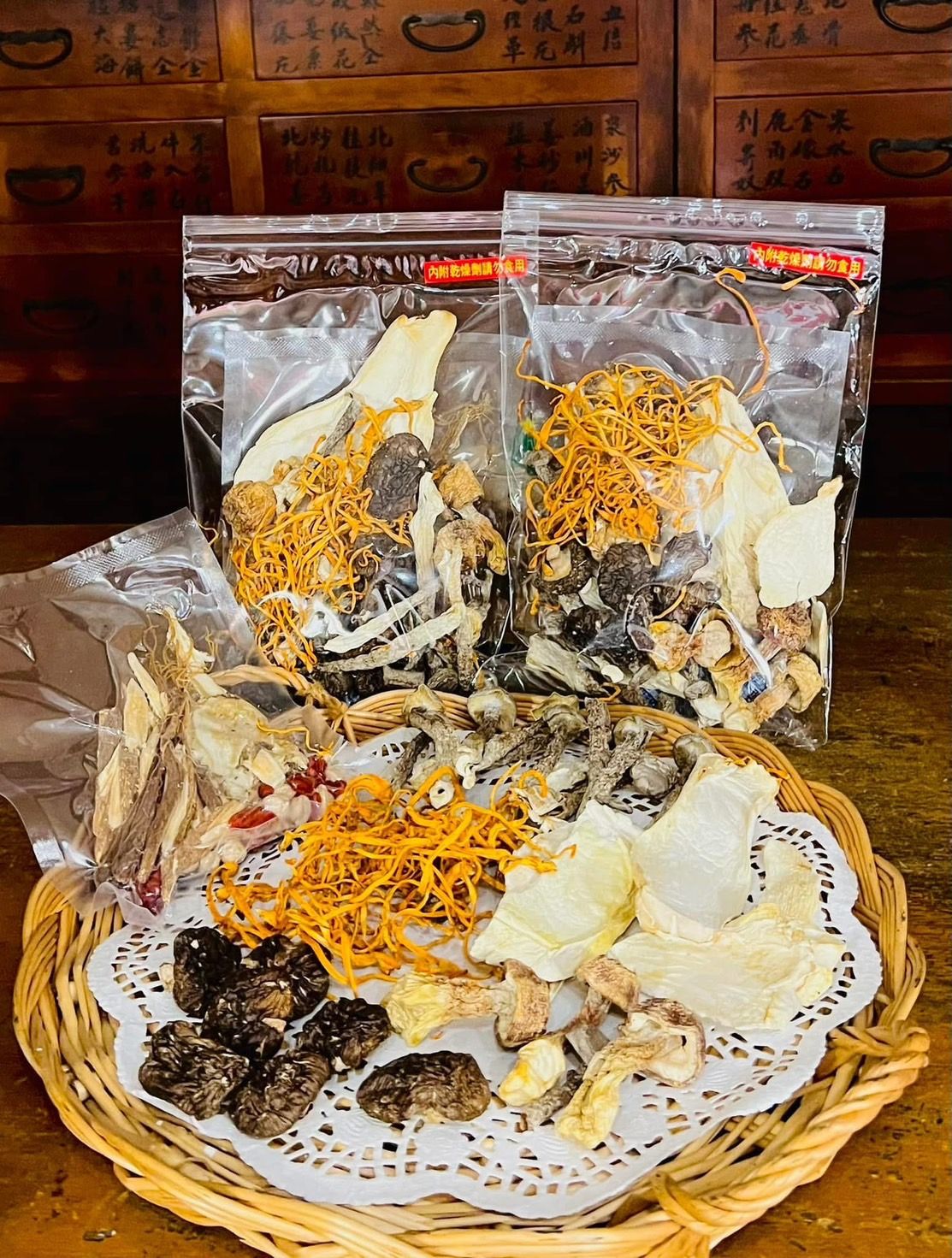 黃金蟲草百菇湯 （全素）