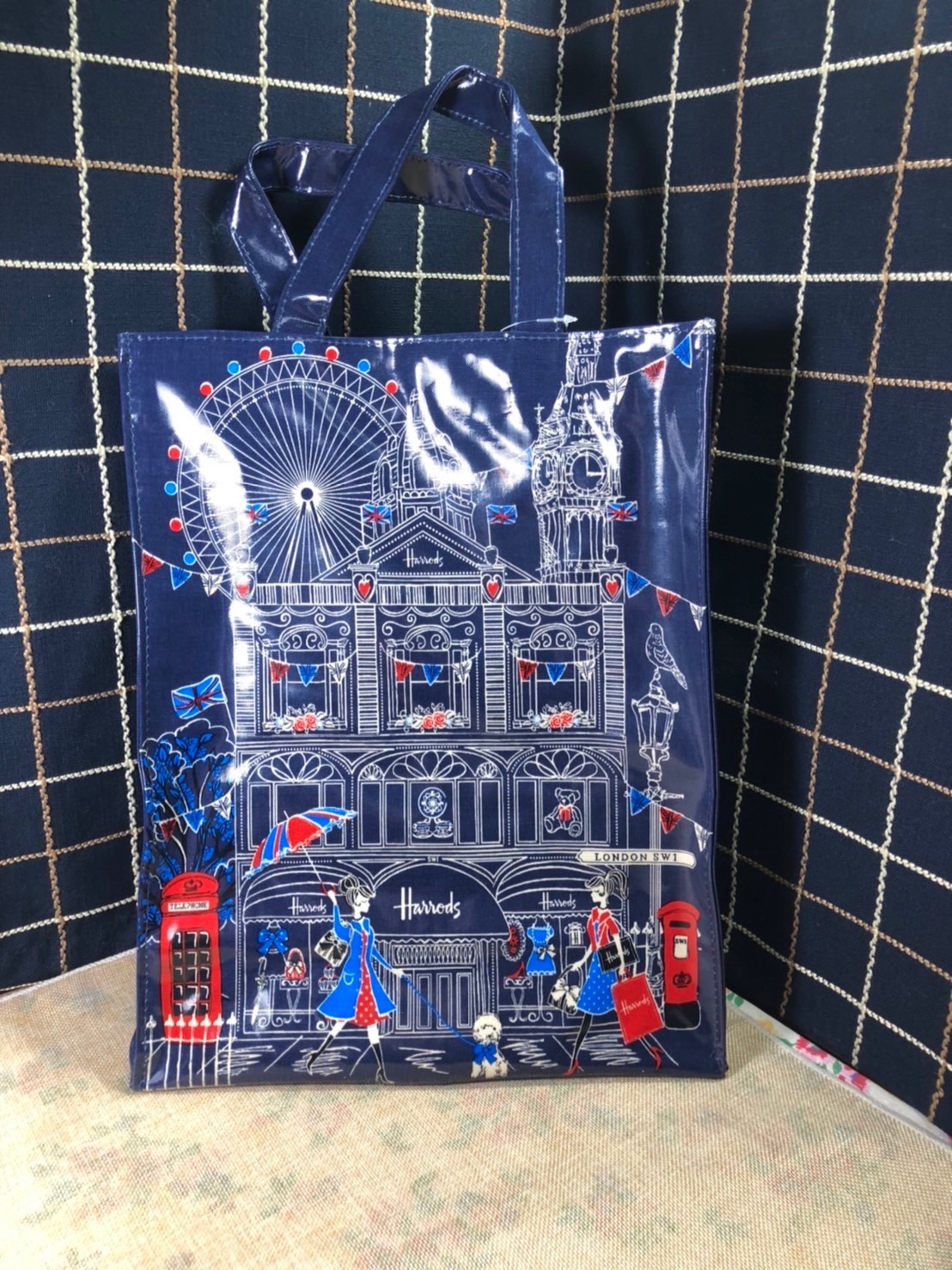 深藍Harrods百貨門面 中的