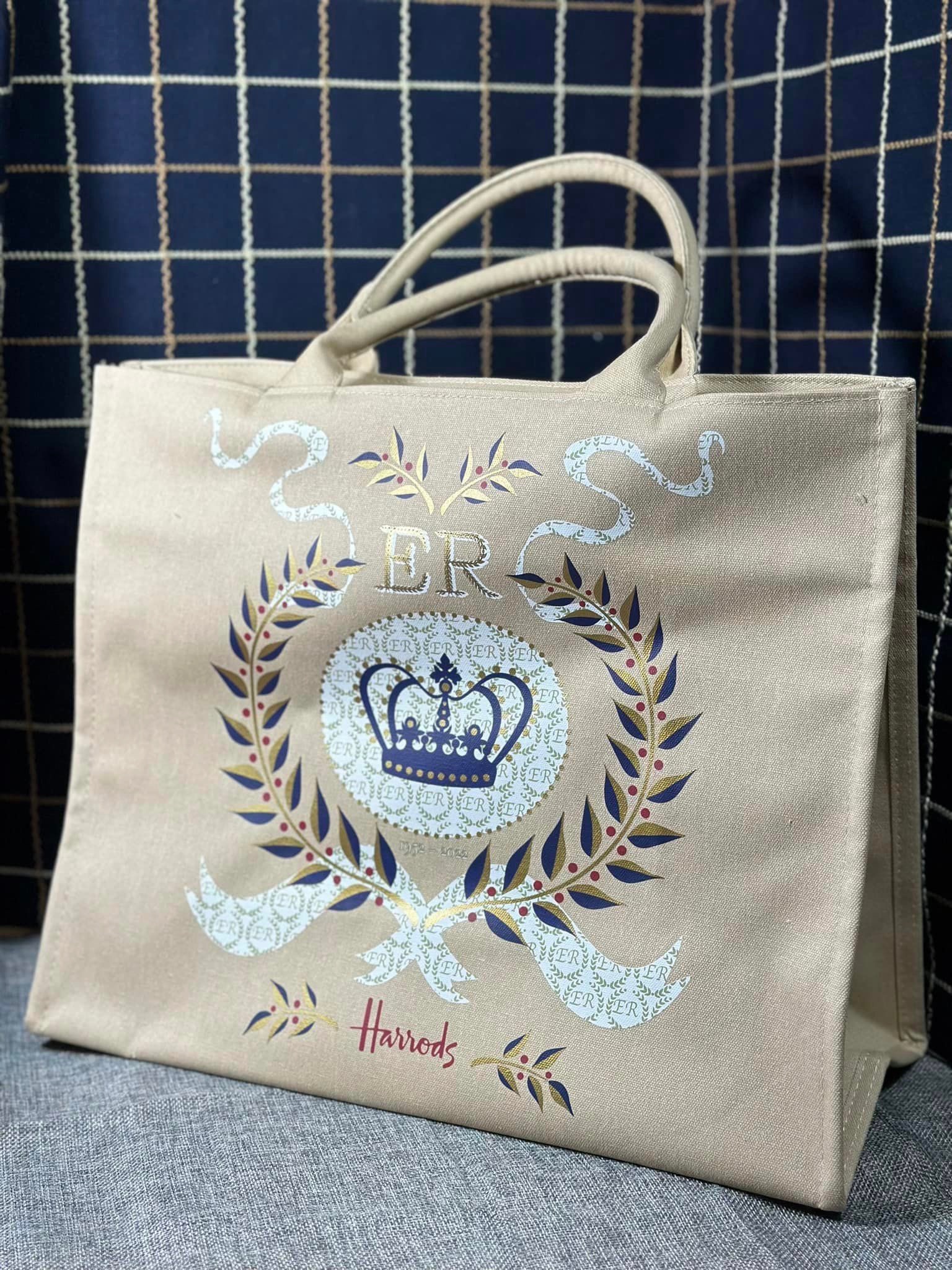 Harrods 英國伊麗莎白女皇紀念包