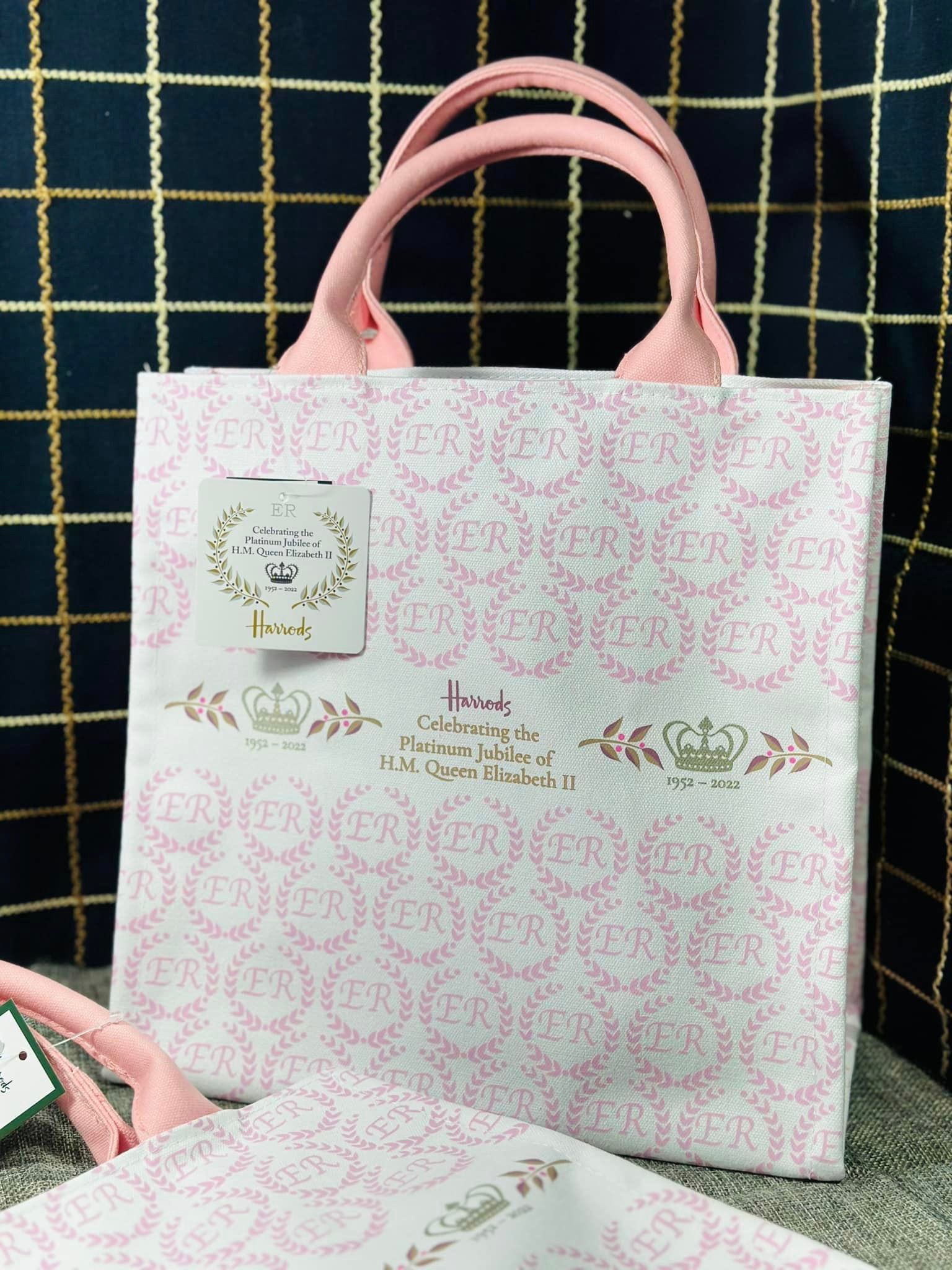 Harrods 英國伊麗莎白女皇紀念包