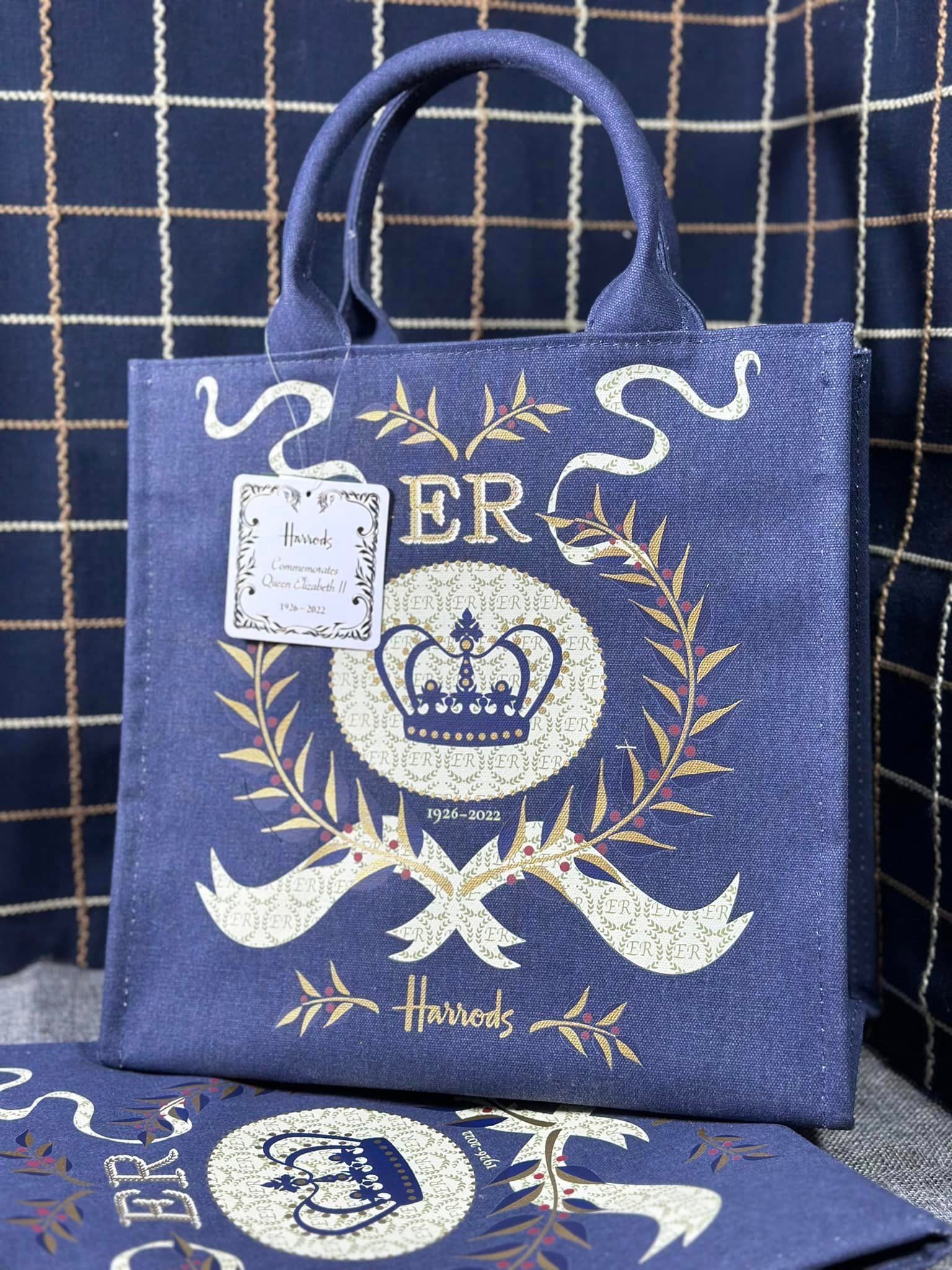 Harrods 英國伊麗莎白女皇紀念包