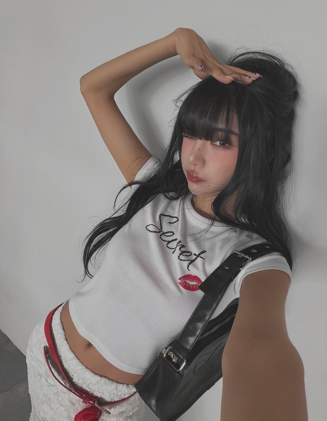 韓國🇰🇷 甜吻💋短版修身上衣 修身上衣 修身T 短袖上衣 後背愛心設計
