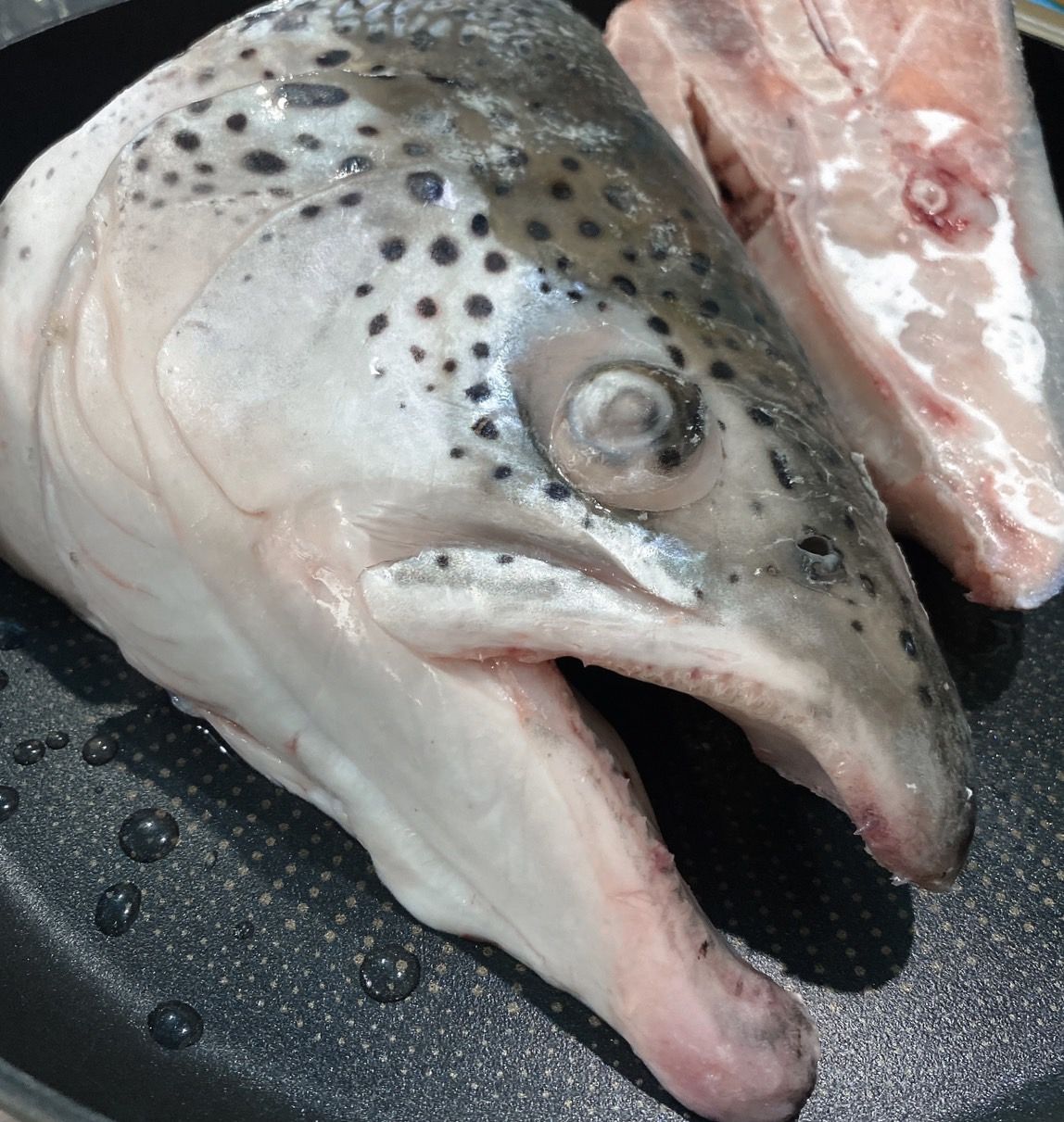 挪威鮭魚頭剖半（半顆） 400g-500g