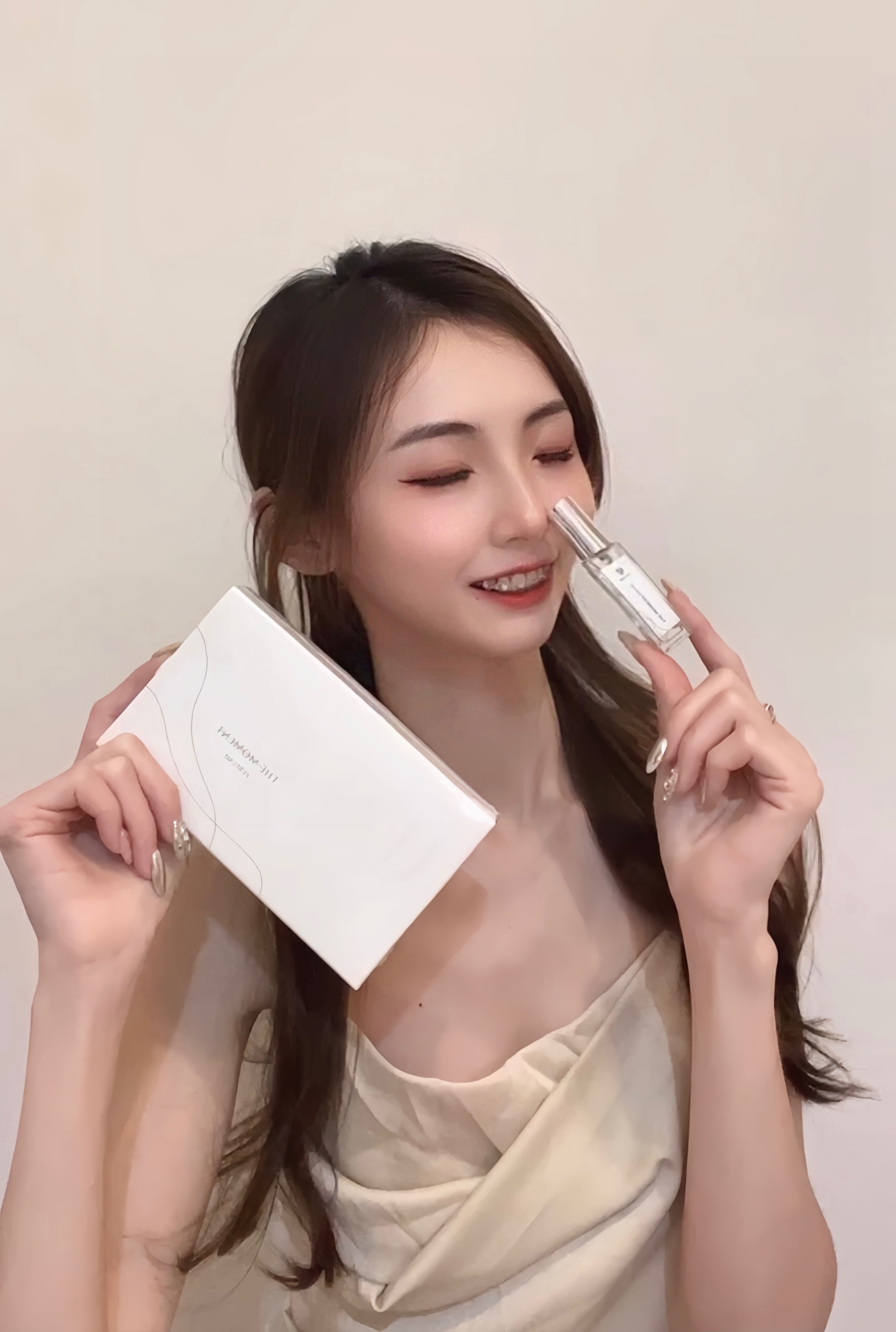 團創品牌✨𝗖𝗛𝗜 𝗙𝗟𝗢𝗥𝗔 T̶H̶E̶ ̶M̶O̶M̶E̶N̶T̶ 𝐏𝐞𝐫𝐟𝐮𝐦𝐞♡