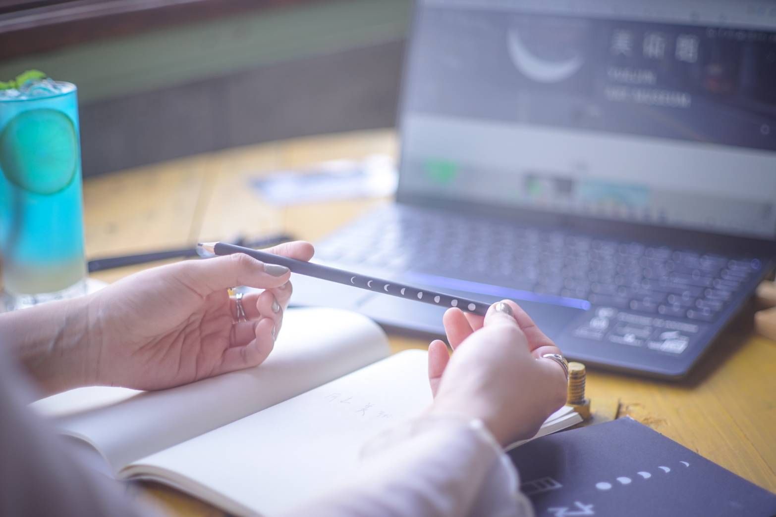 月之美術館 鉛筆套組