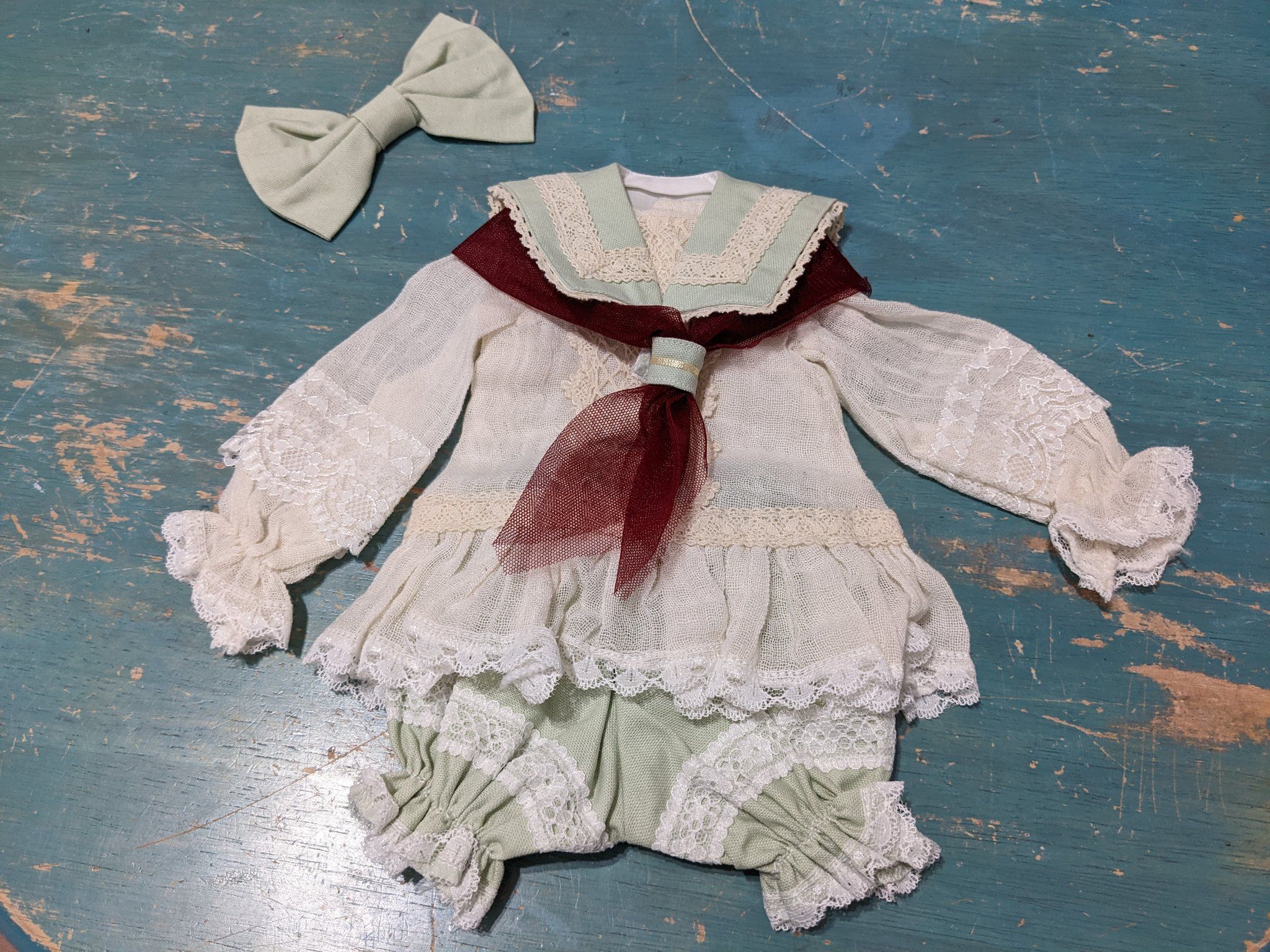 淺綠色蕾絲水手服套裝