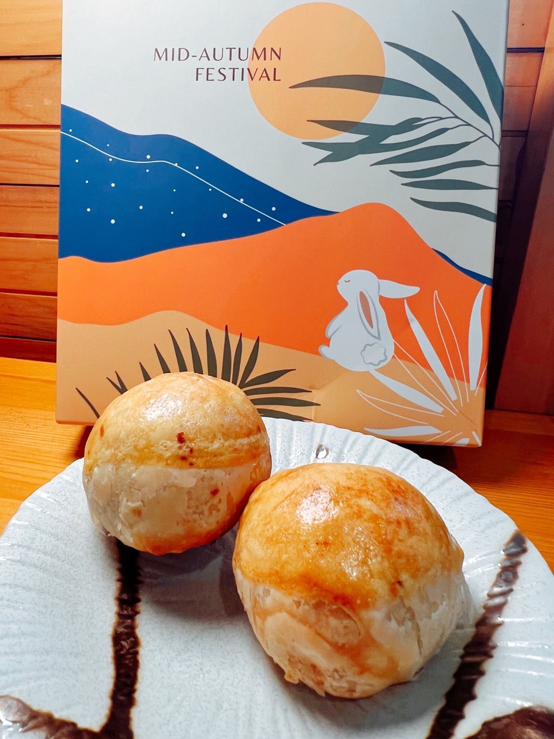 中秋禮盒限量推出帝王級烏魚子金酥黑寶石桑椹鳳梨酥和合信餅舖+好光濃食品