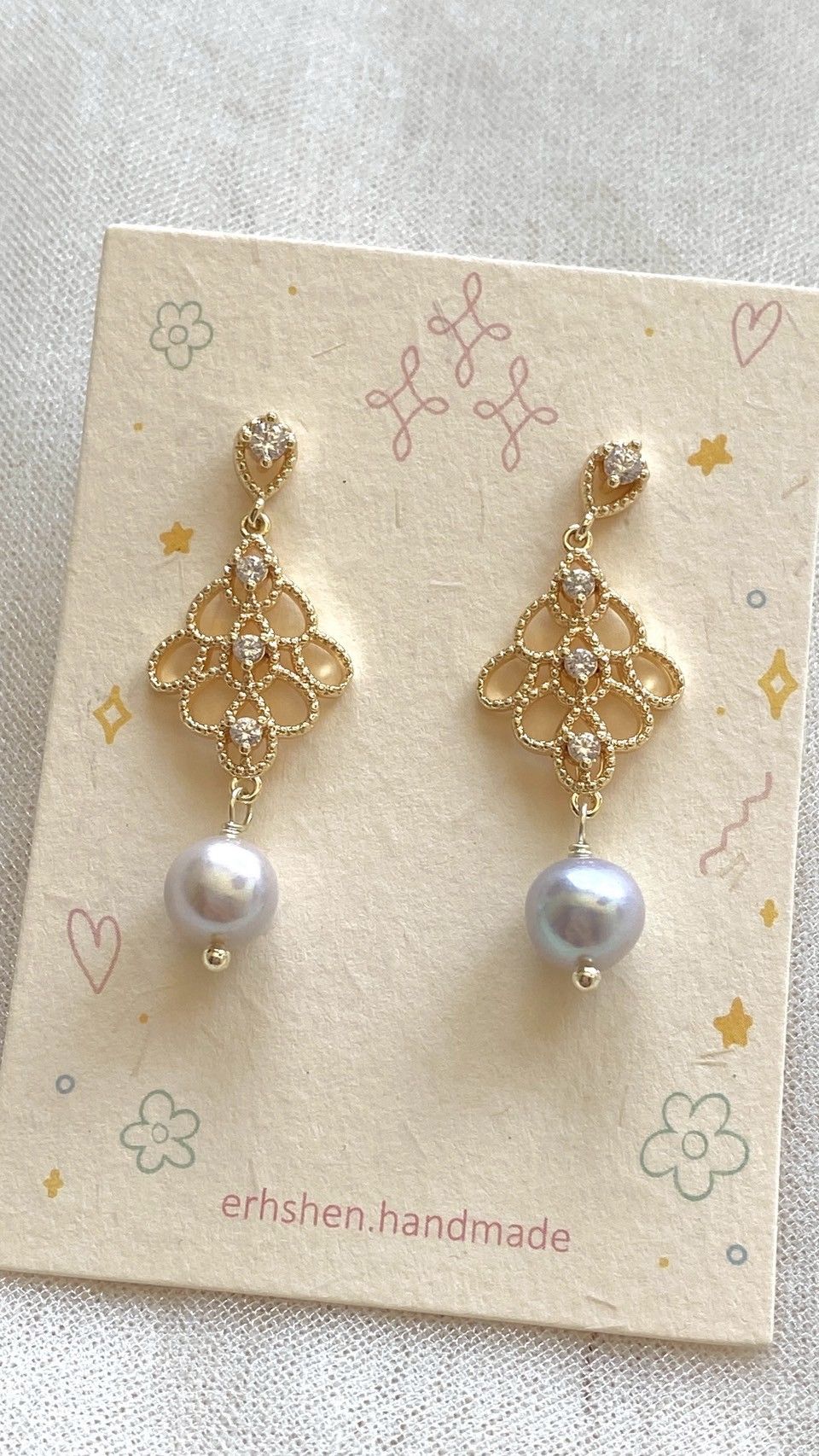 雕花蕾絲海水珍珠耳環