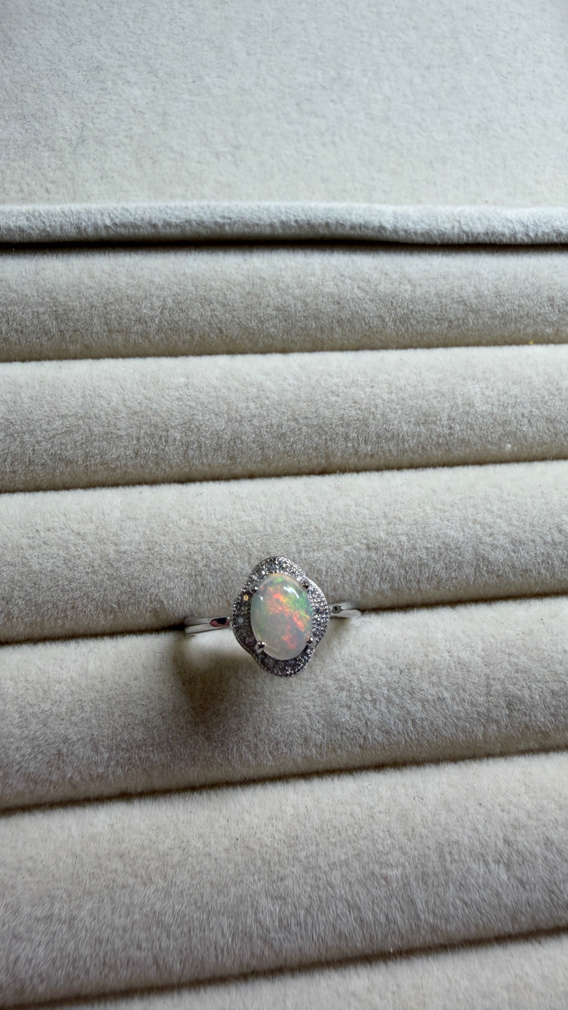 大顆蛋面歐泊銀戒