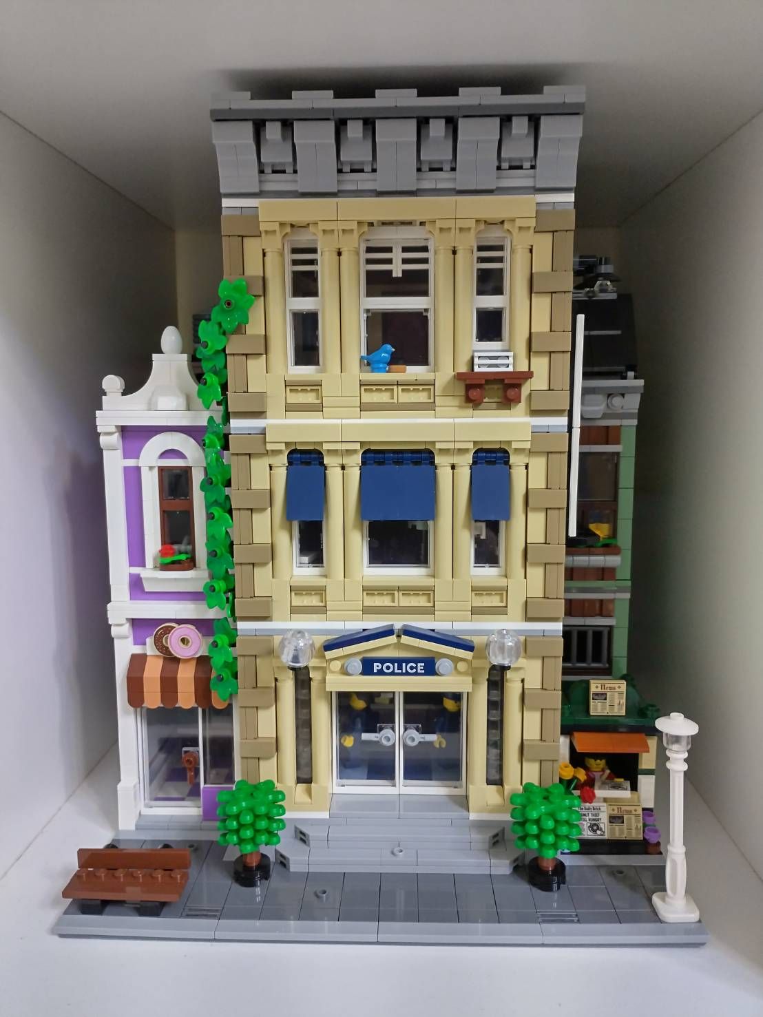 LEGO  中古 10278 現狀出售   （有書無盒）  體積重量限制，請單獨下一單