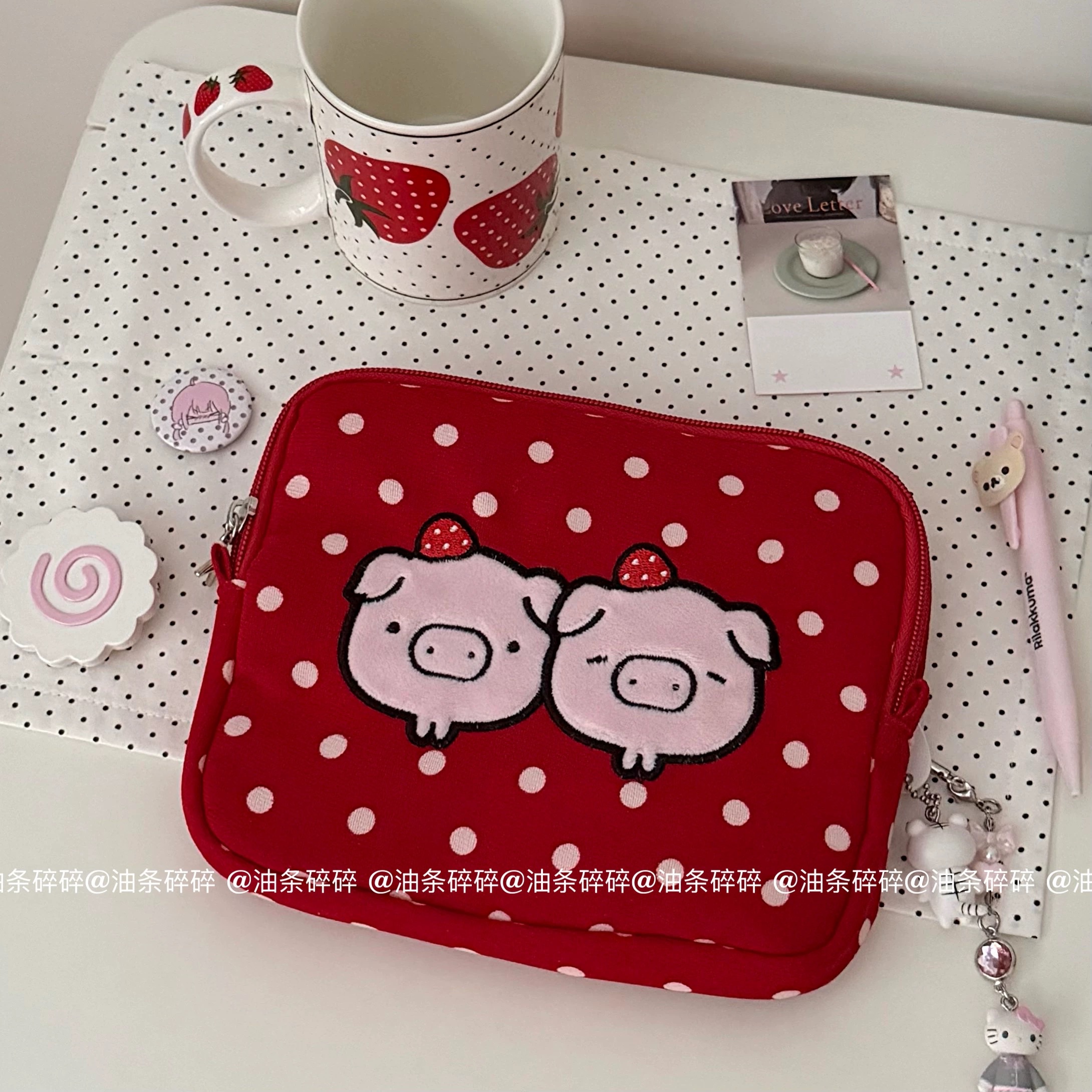 New🌷 草莓豬豬紅波點收納包