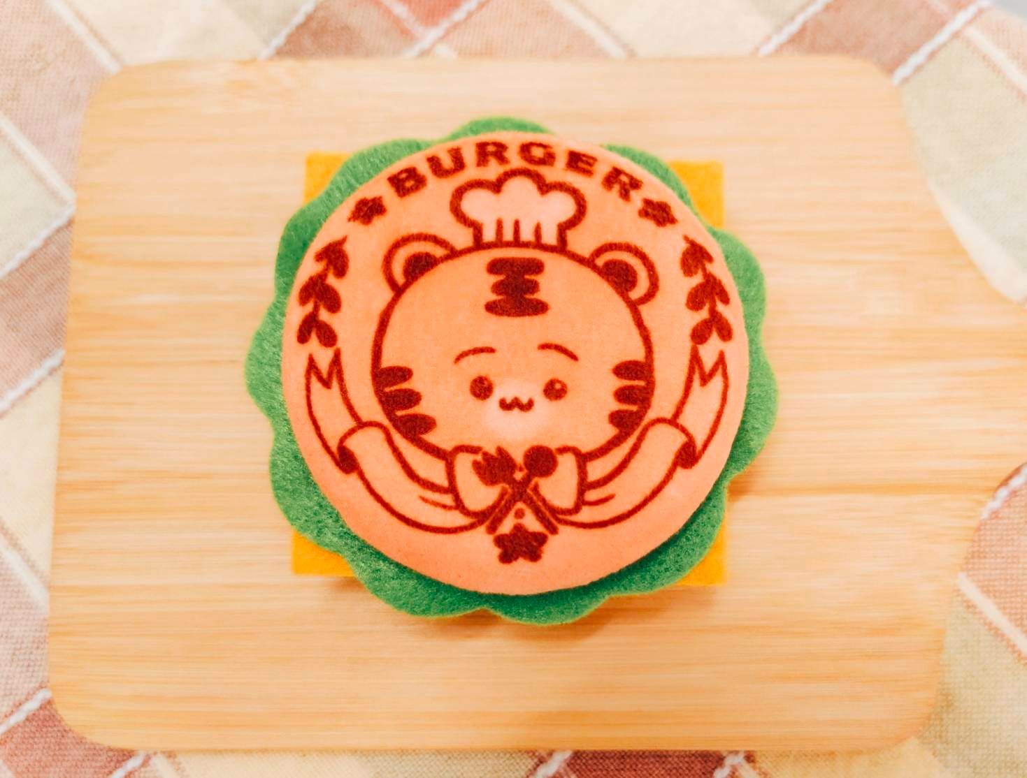 貝貝漢堡包絨毛徽章吊飾