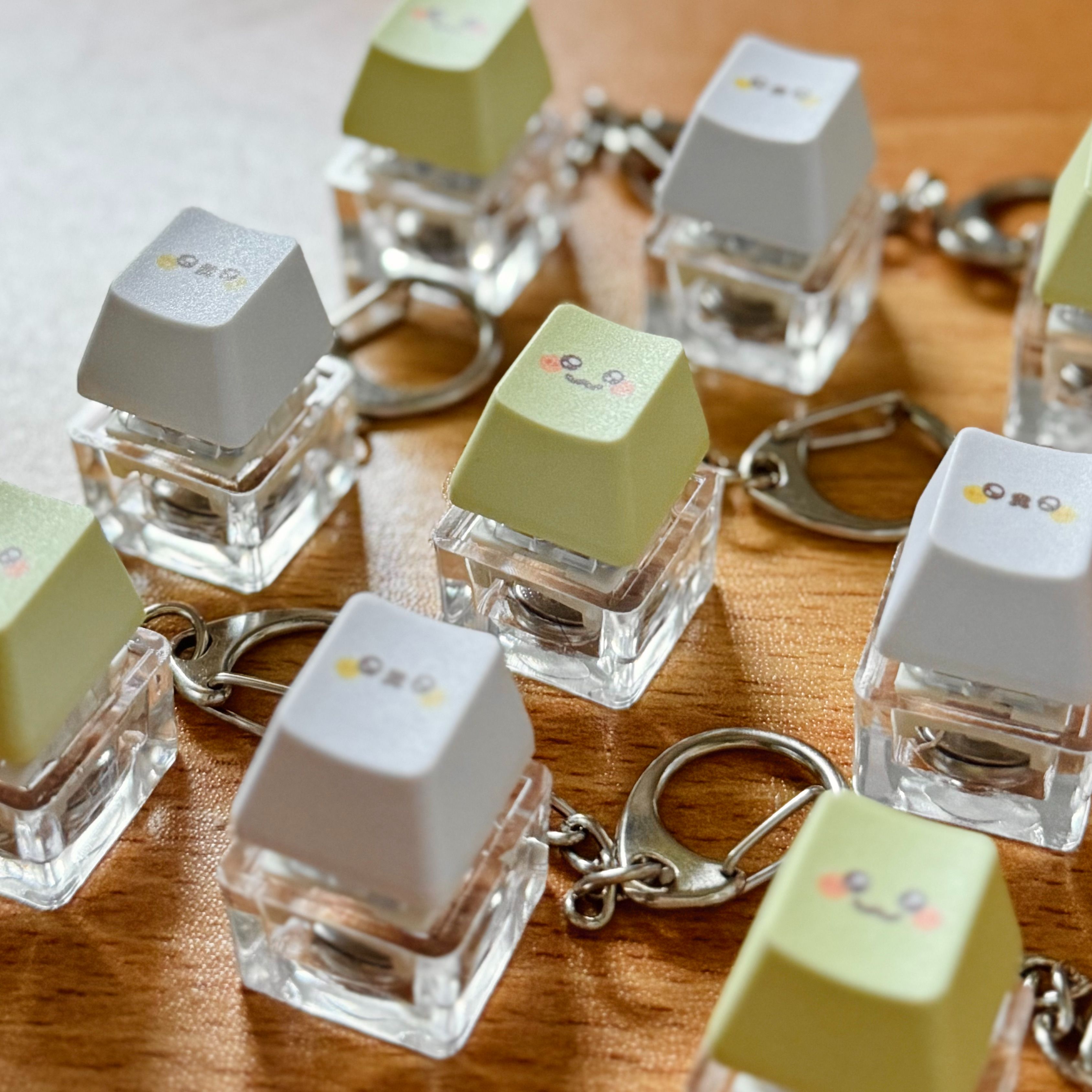 維尼有畫想說✨｜發光舒壓按鍵吊飾 .ᐟ