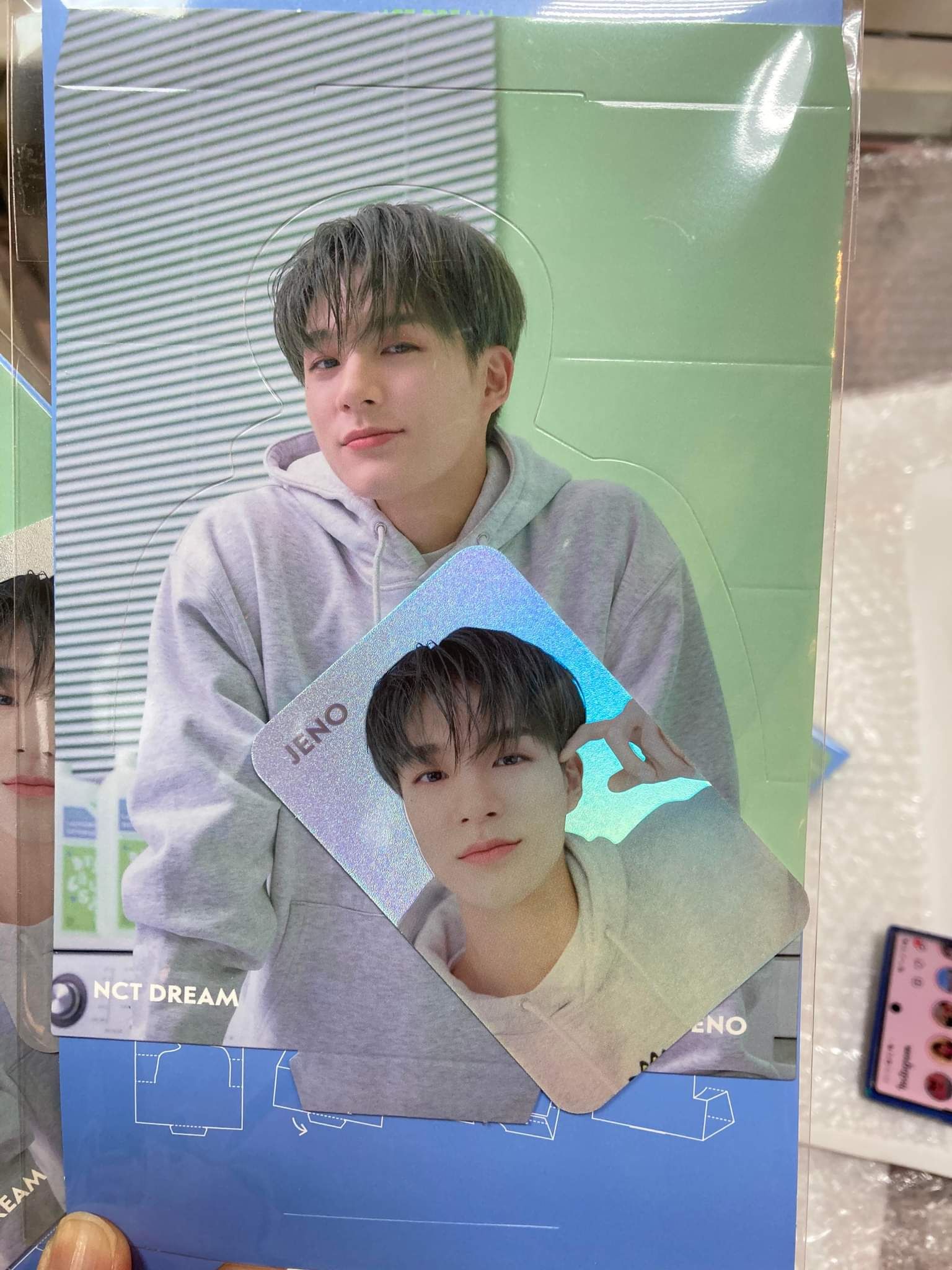 DREAM LAUNDRY SHOP 如圖 閃卡立牌