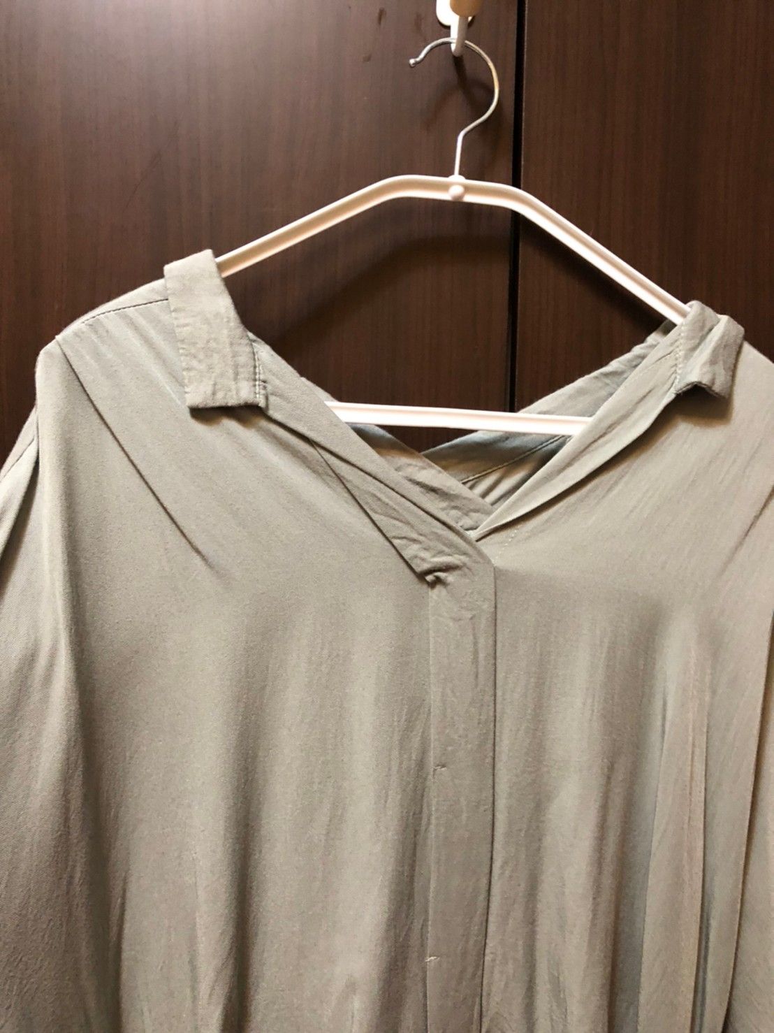 飄逸仙女綠色襯衫 辣妹 美背 寬袖 不露手臂