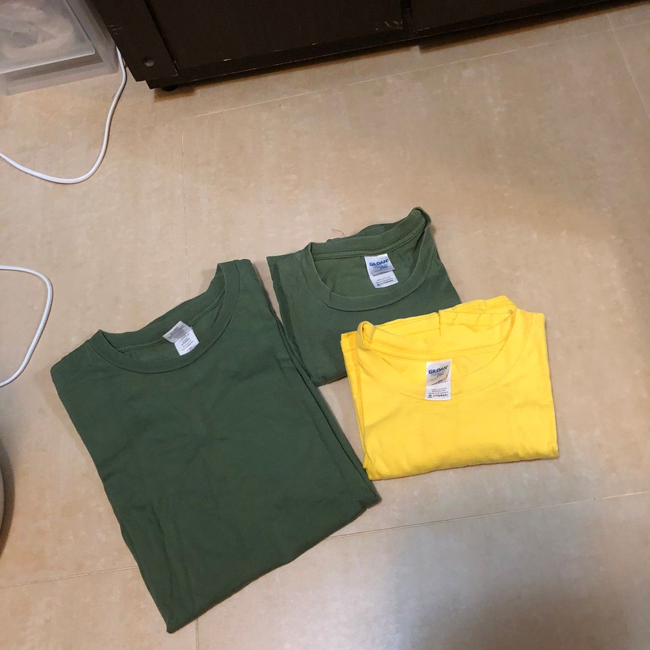 GILDAN 短袖上衣 M 黃色💛 綠色💚軍綠色 黑🖤 夏日短踢 短袖