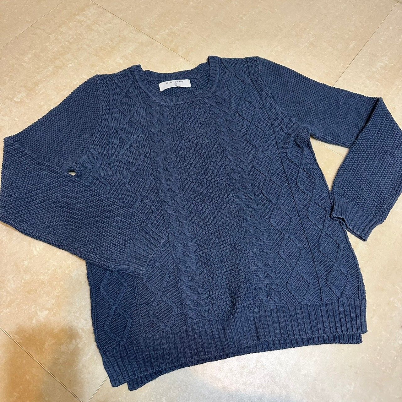 giordano 藍色毛衣