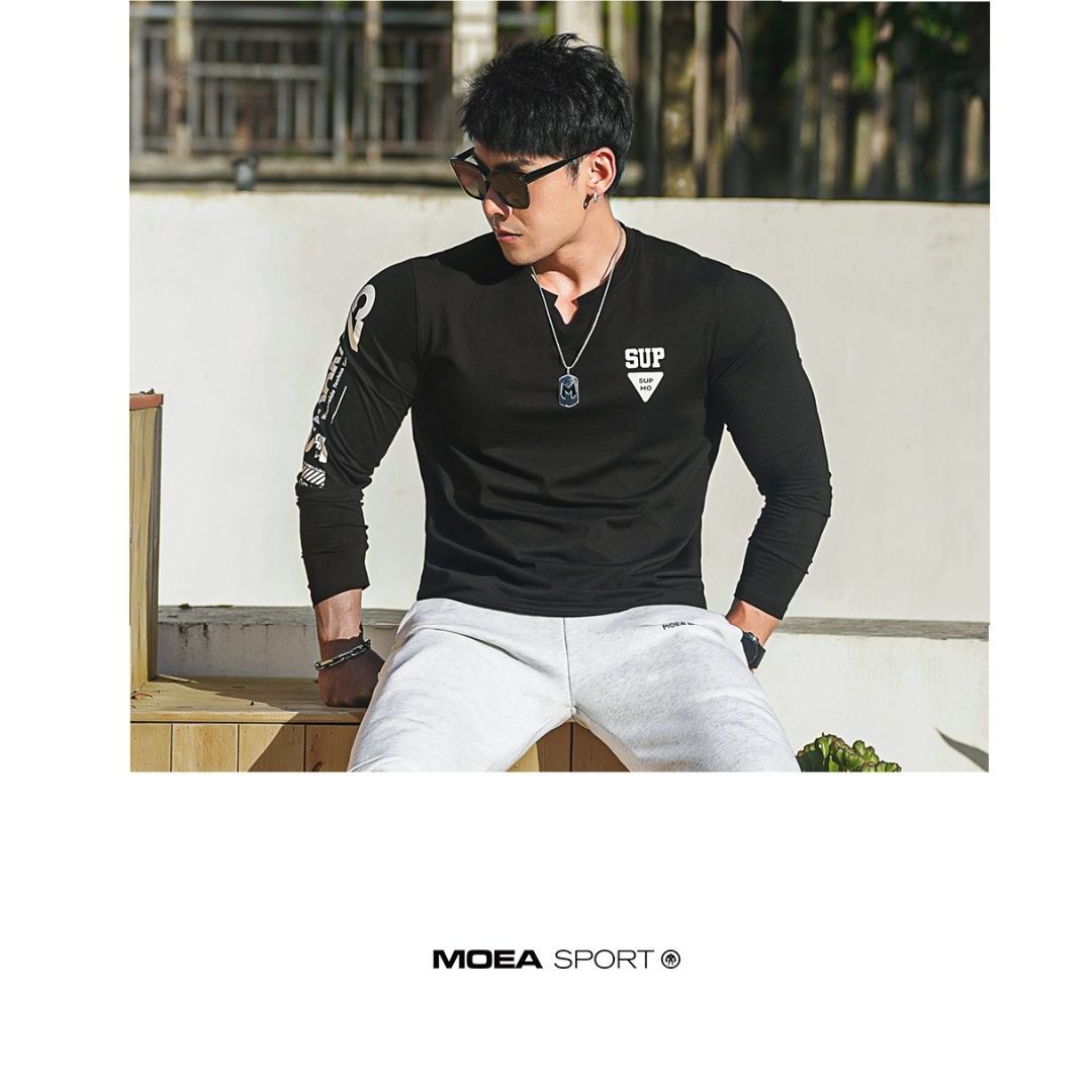 ONE＆FIT- MOEA SPORT 小V領緊身T恤-黑色