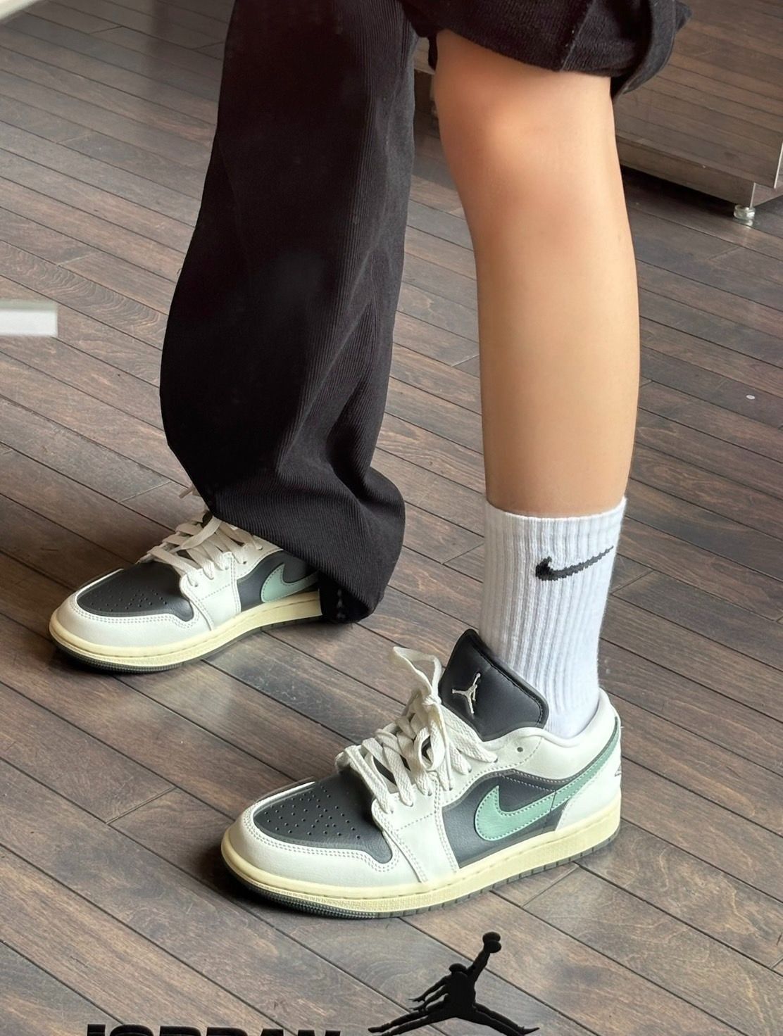 AJ1 奶油底 黑綠 莫蘭迪綠 倒勾平民版 女鞋 DC0774-001