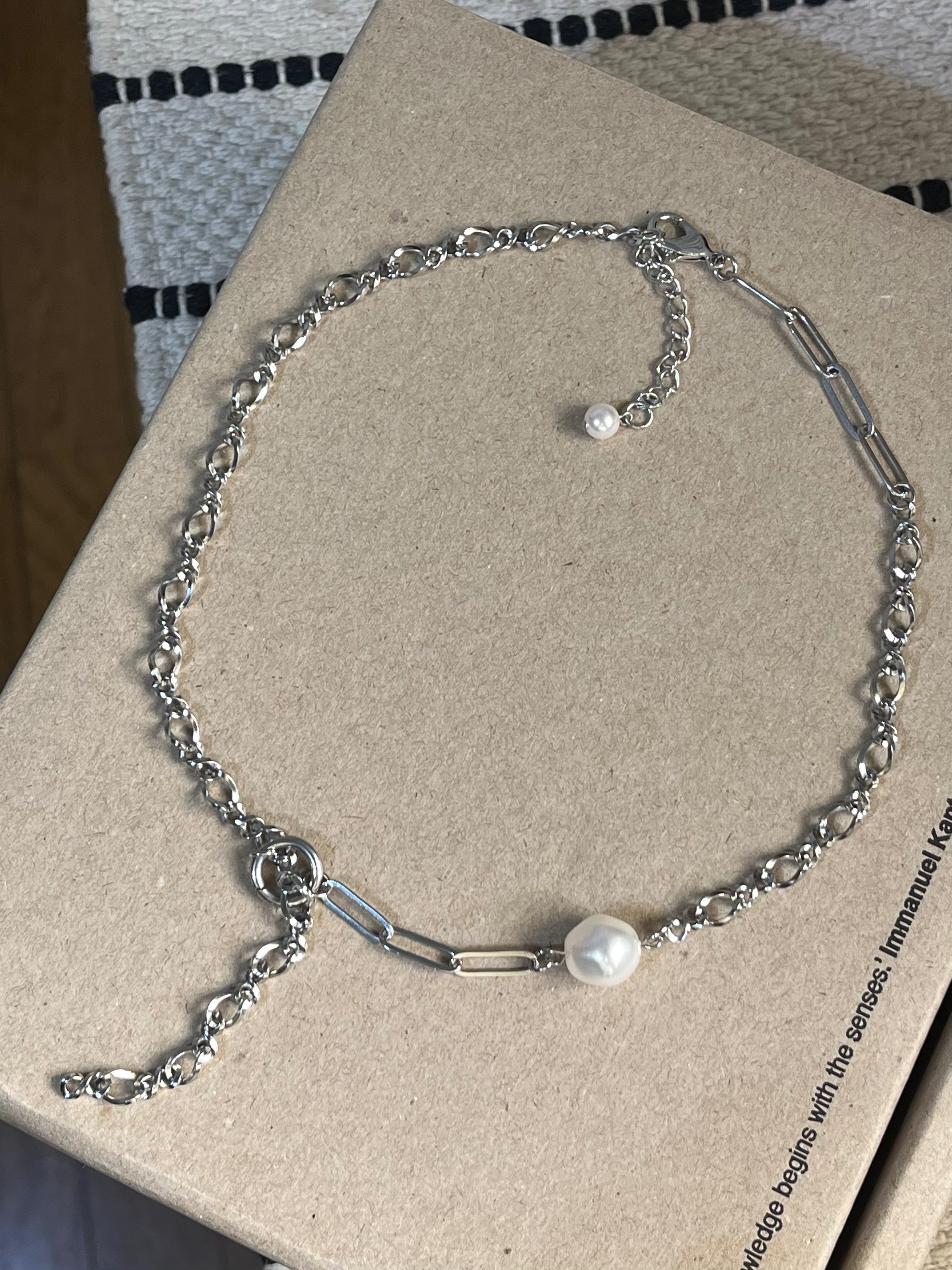 （珍珠改為灰色如圖二） Necklace/Galaxy