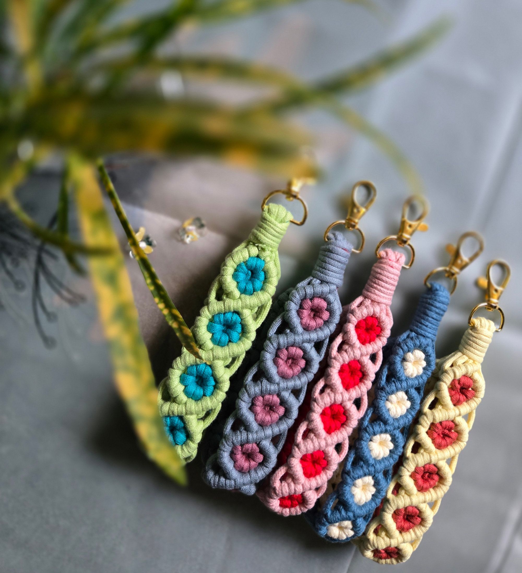 🐷豬羊編色🐑【花窗腕繩】 鑰匙圈 手機 掛繩 macrame 編織 吊飾 掛手腕 客製 純手作