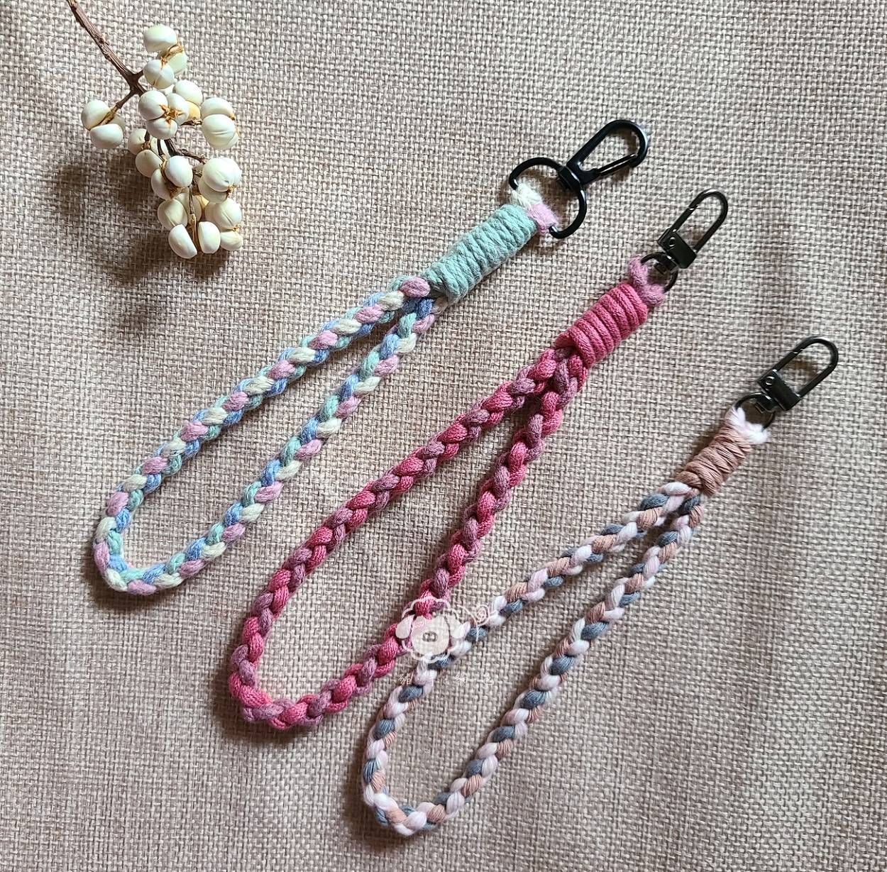 🐷豬羊編色🐑 【4股圓編腕繩】 鑰匙圈 手機 掛繩 macrame 編織 吊飾 掛手腕 DIY 可客製 純手作