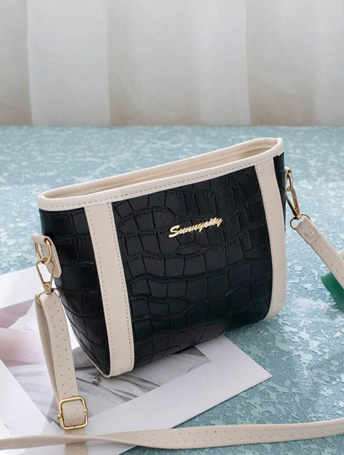 包女性2023水桶包大容量斜挎包鱷魚紋PU皮革質感紋理顏色拼接單肩包女性斜肩包