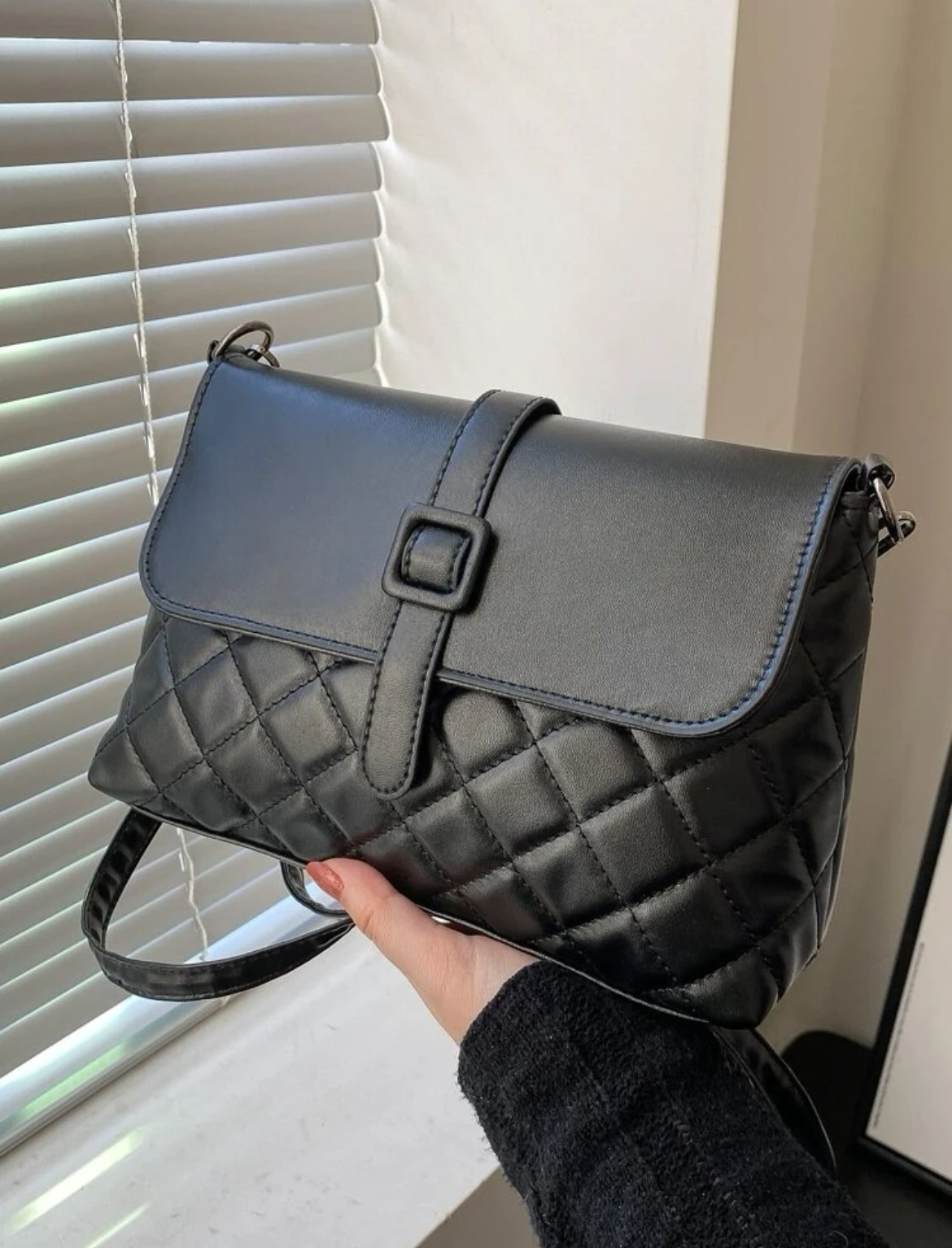 衍縫搭扣裝飾斜挎包，母親節禮品適用於