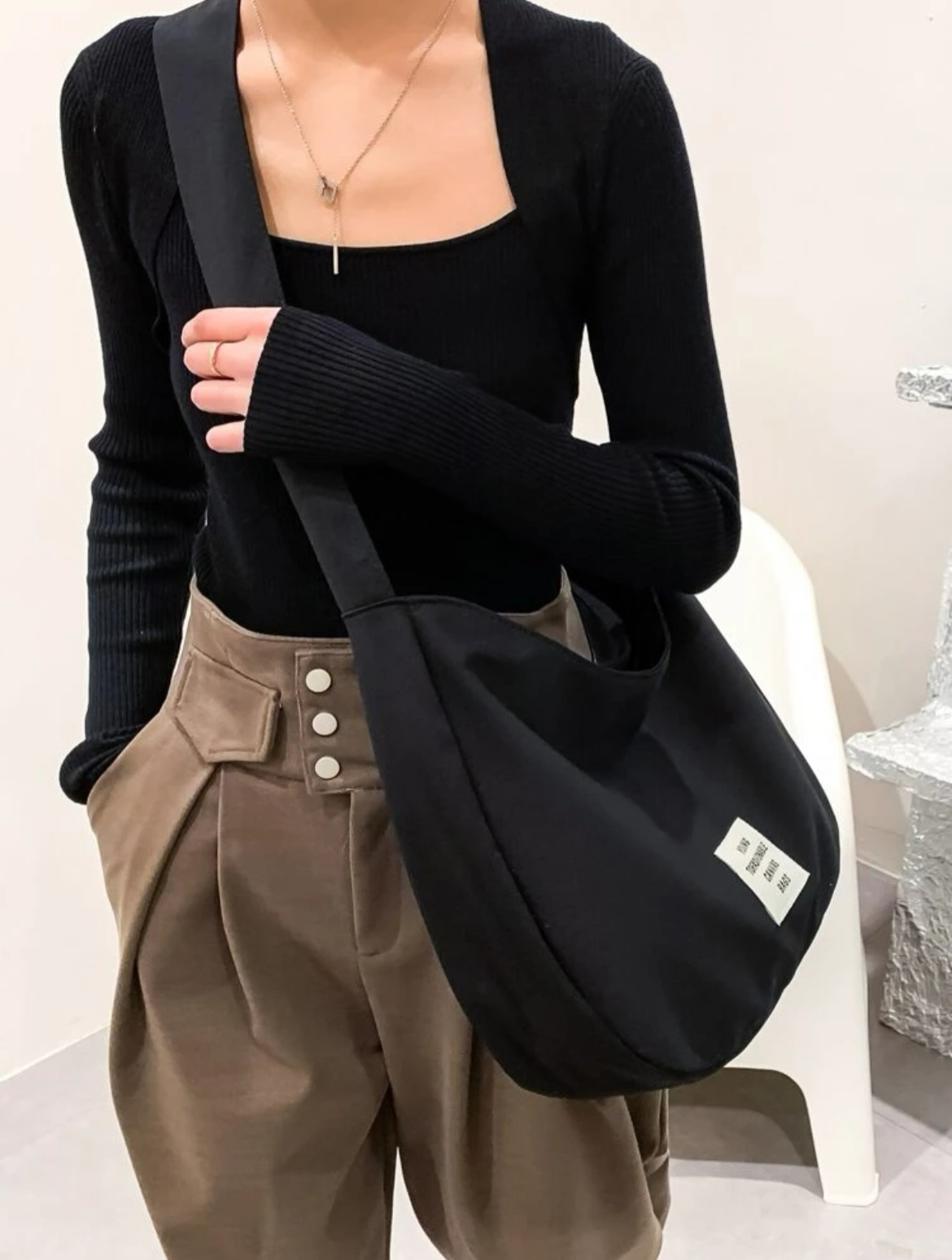 輕量商務休閒貼片細節 Hobo 包適合青少年女孩女大學生、菜鳥和白領，非常適合辦公室、大學、工作、商務、通勤、戶外、旅行