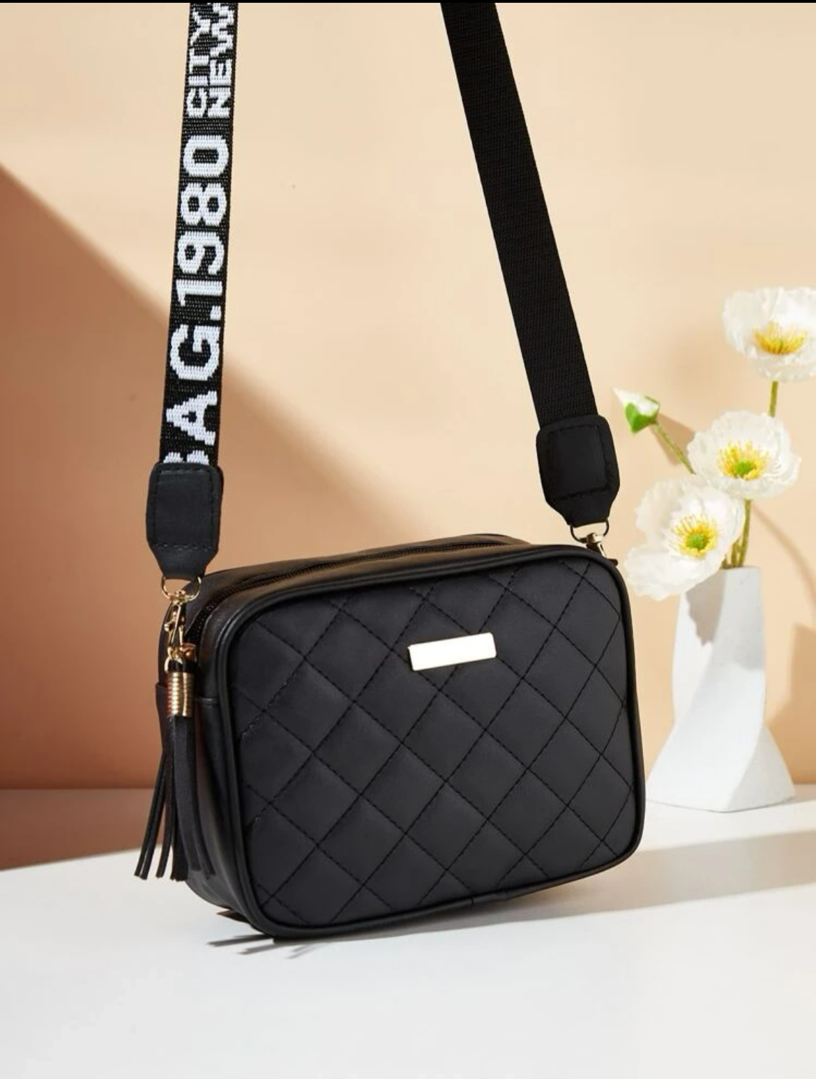 輕便商務休閒迷你字母圖案流蘇和金屬裝飾絎縫方形包適合青少年女孩女大學生、菜鳥和白領非常適合辦公室、大學、工作、商務、通勤