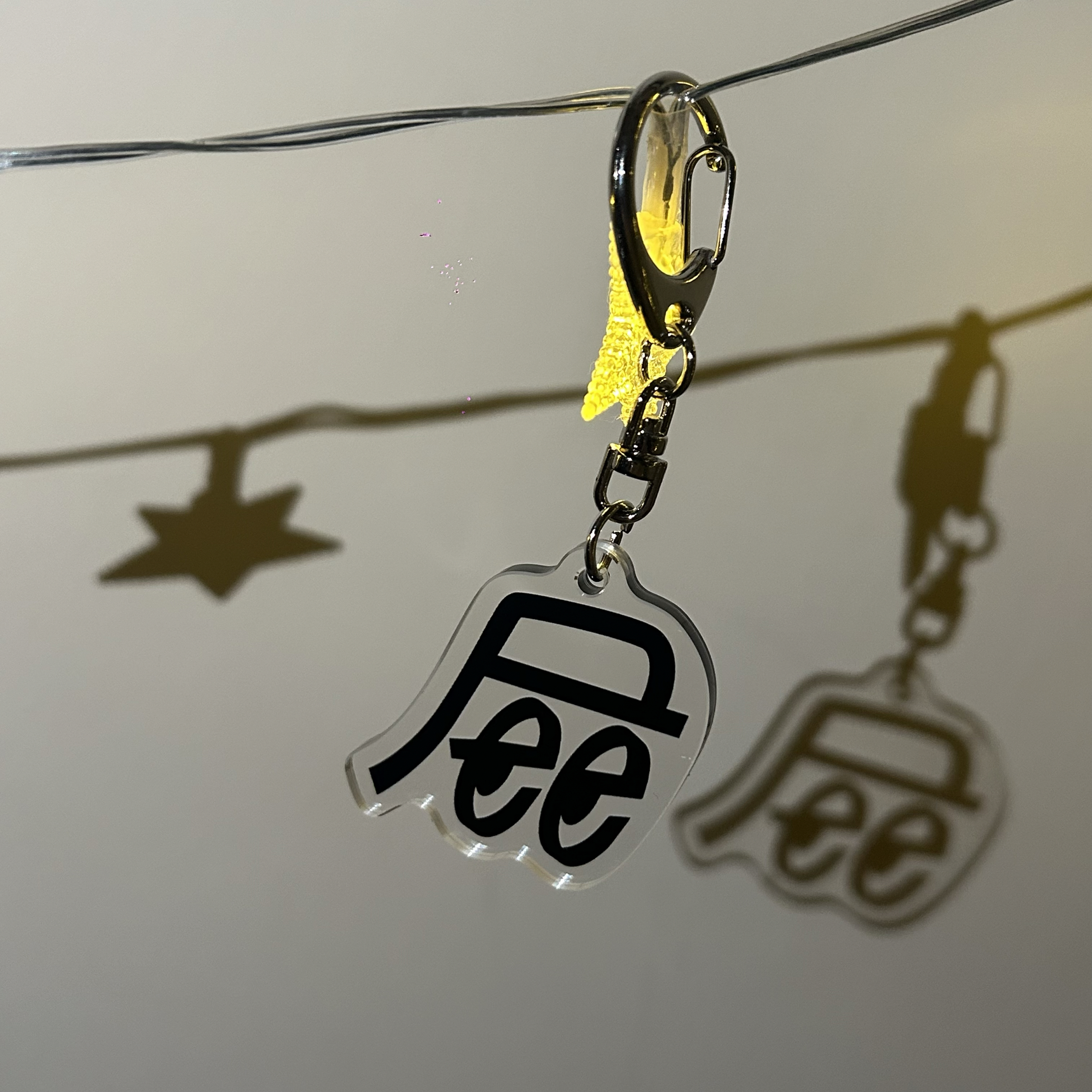 屁眼形象壓克力吊飾＊贈貼紙