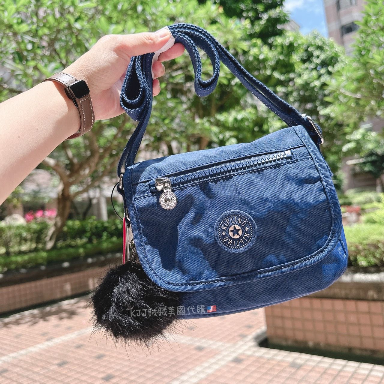 【Kipling】 Sabian 迷尼 斜背 郵差包