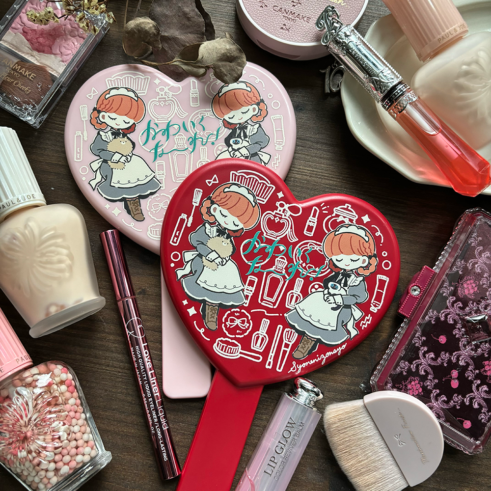 雙子女僕手拿鏡