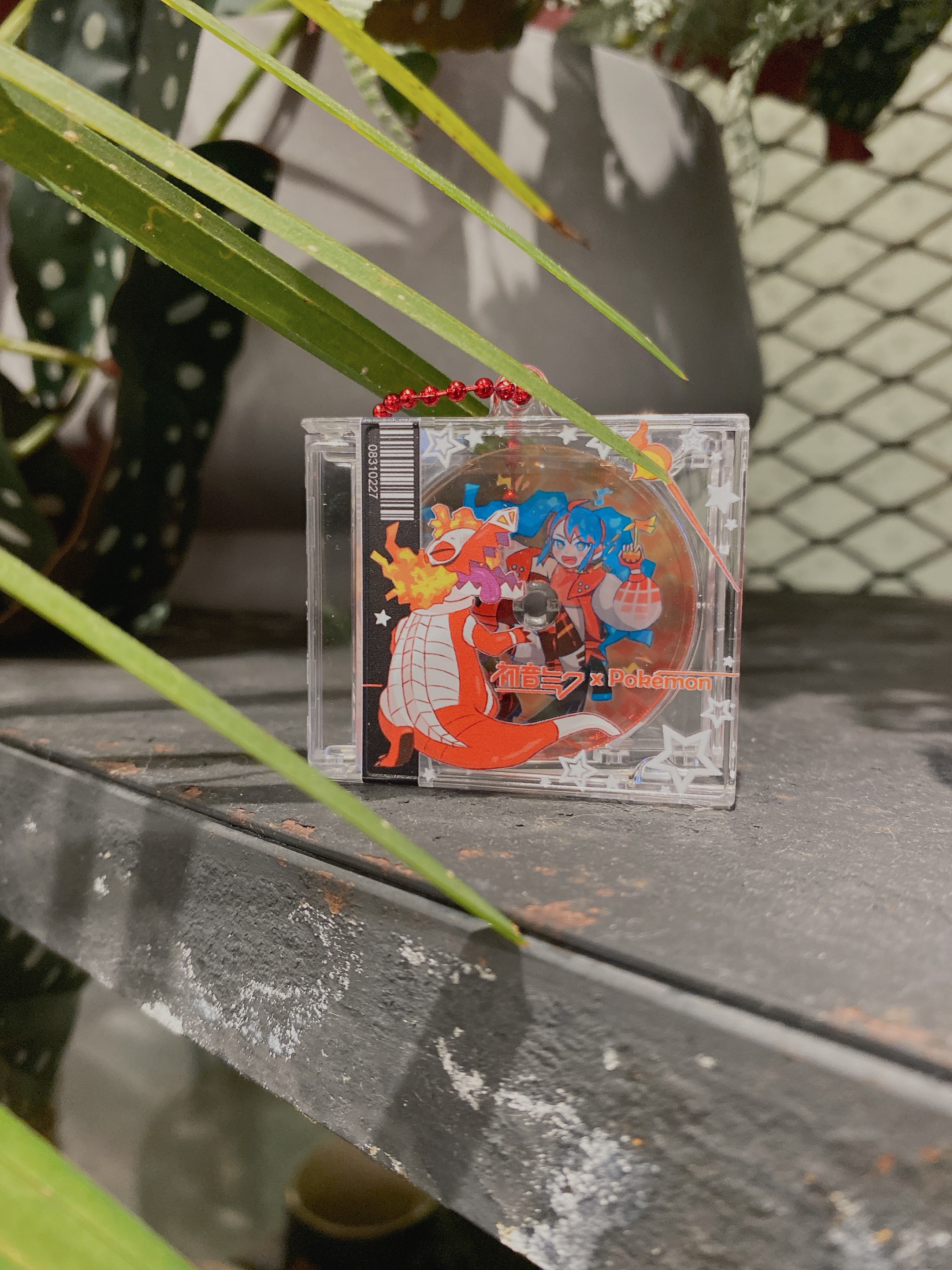 初音和骨紋巨聲鱷的唱片吊飾