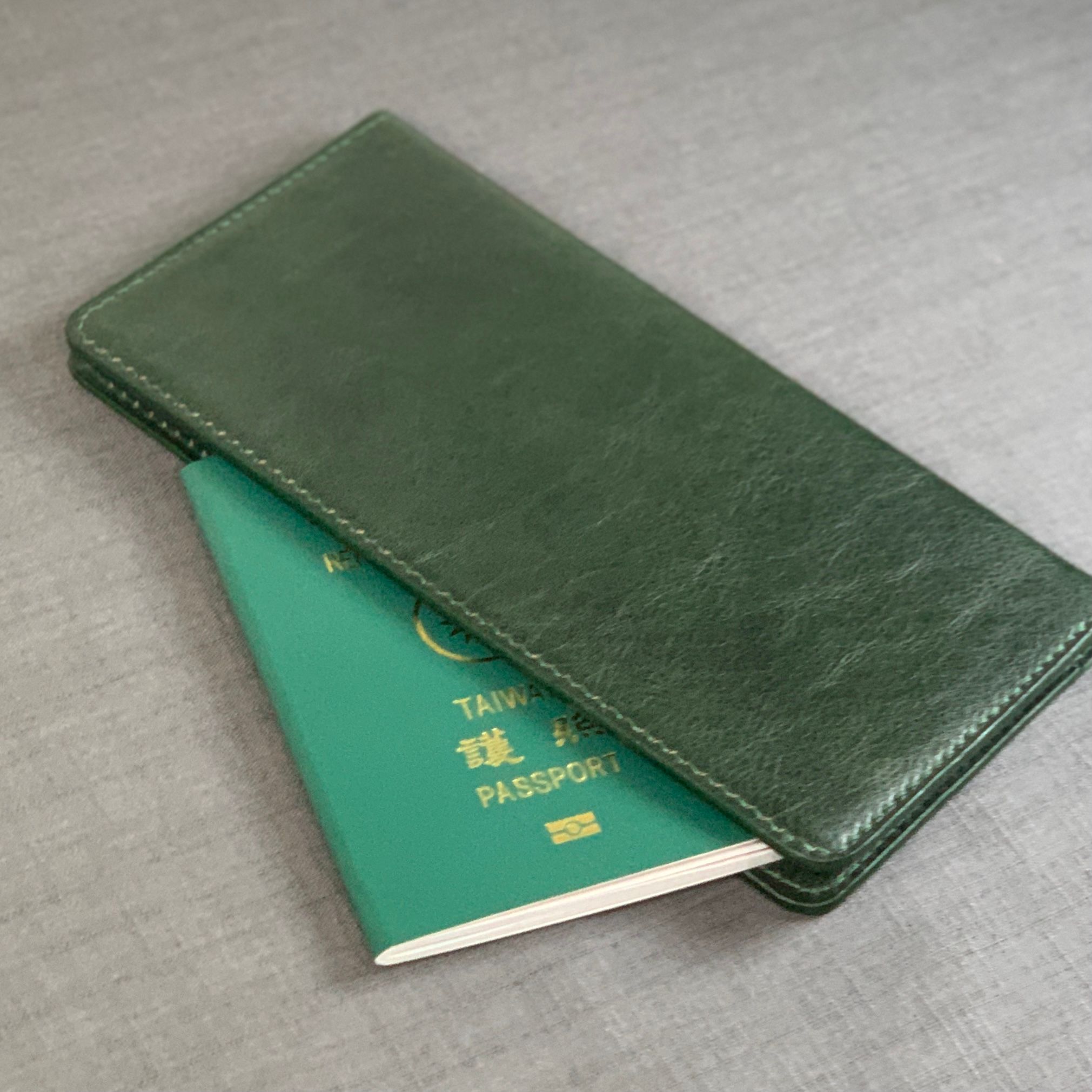【護照夾】三色可選，旅用真皮手縫護照夾
