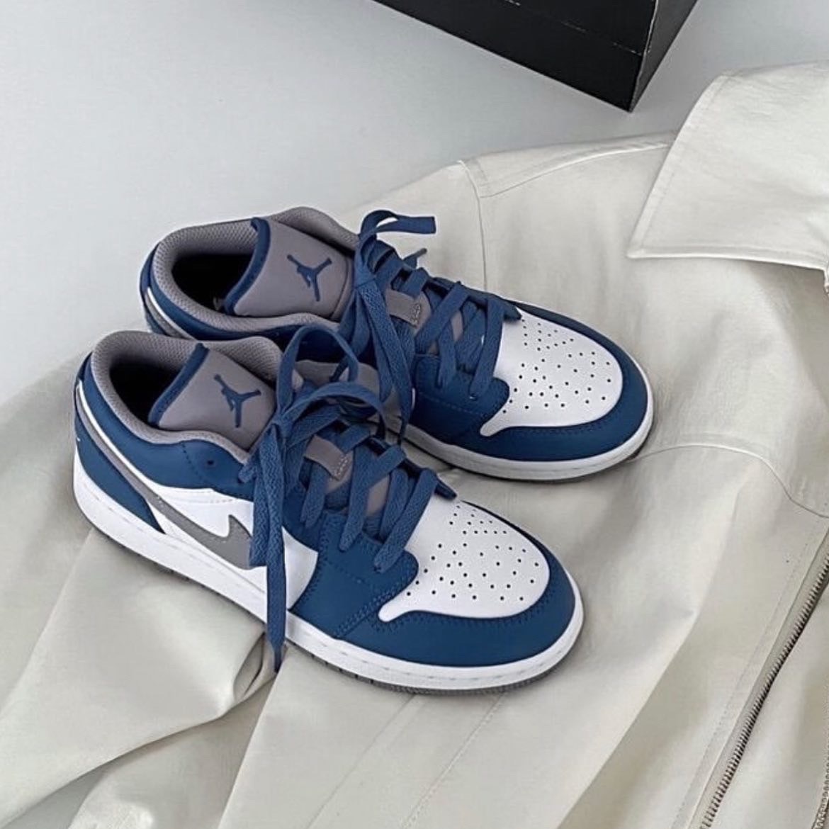 預購 Nike AJ1 復古藍白灰勾