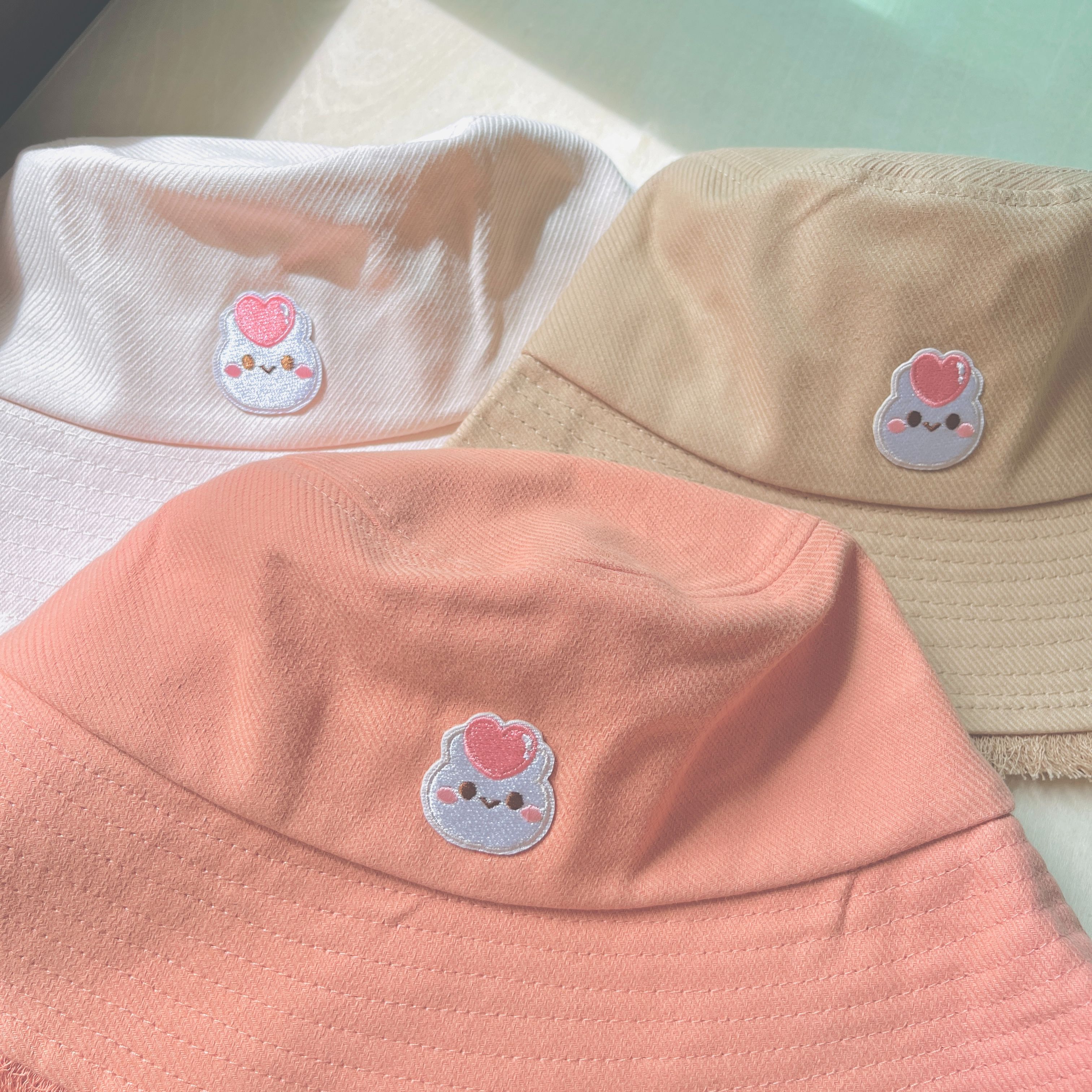 suyu-art/兔子麻糬點心舖_可愛刺繡標漁夫帽/小流蘇款