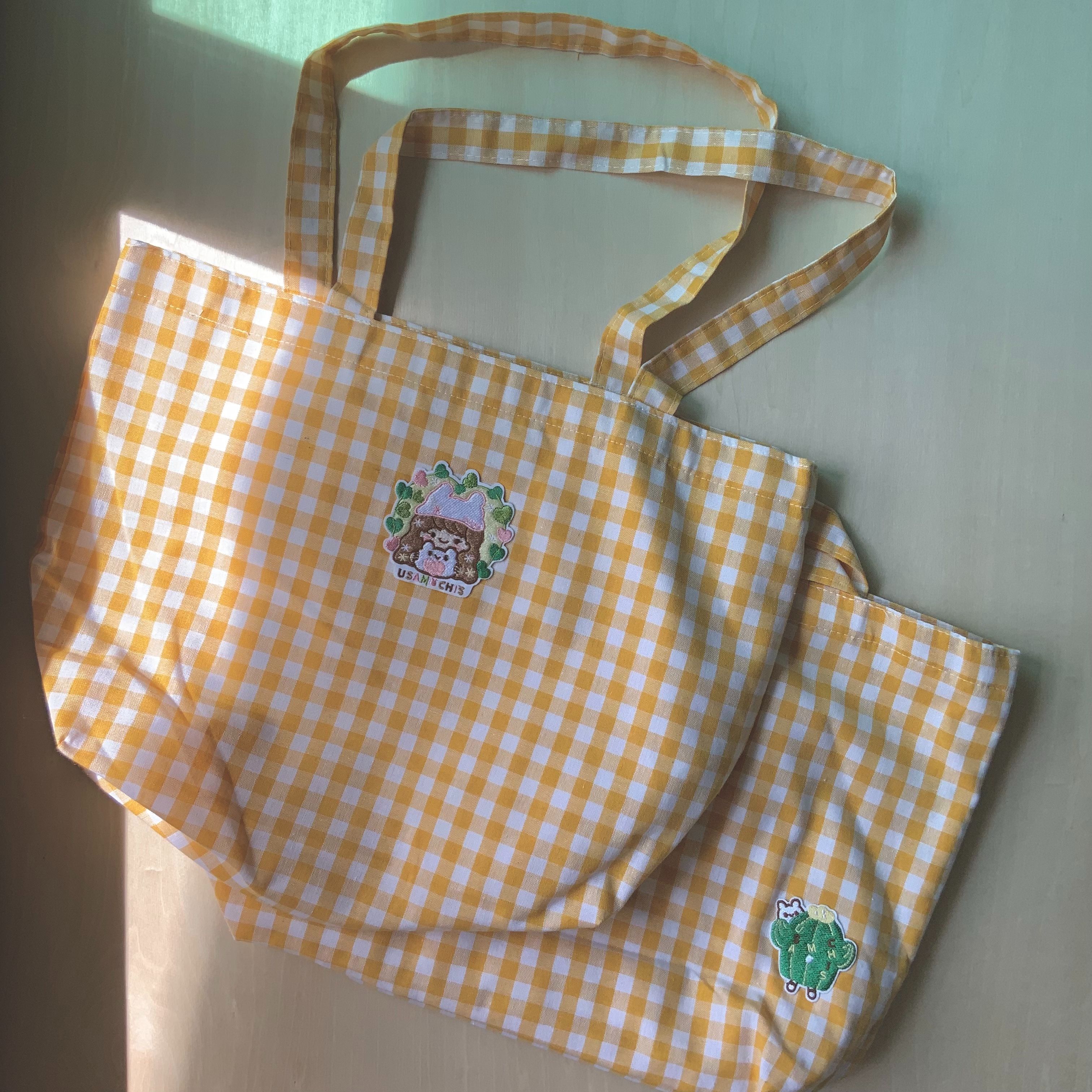 suyu-art/兔子麻糬點心舖_插畫刺繡裝飾格紋側背袋