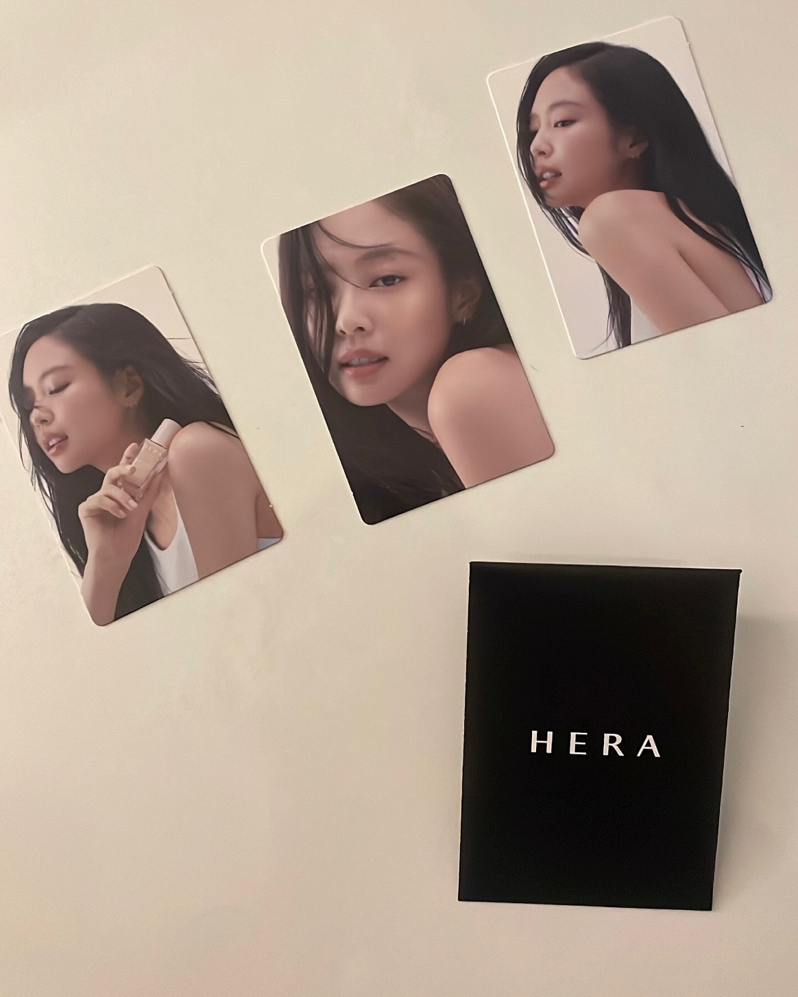 Hera 代言小卡+口紅組合