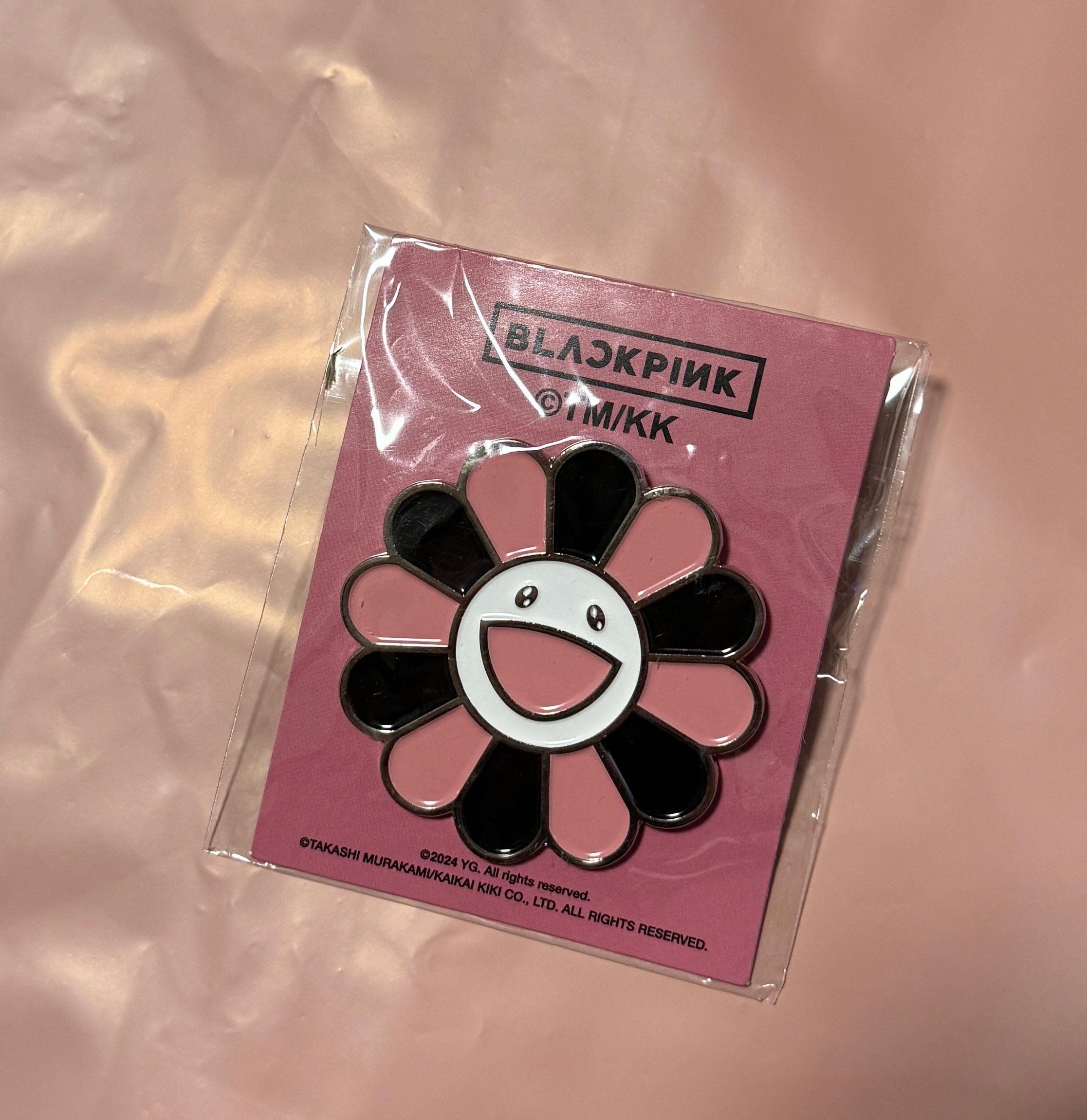 Blackpink 聯名花花別針