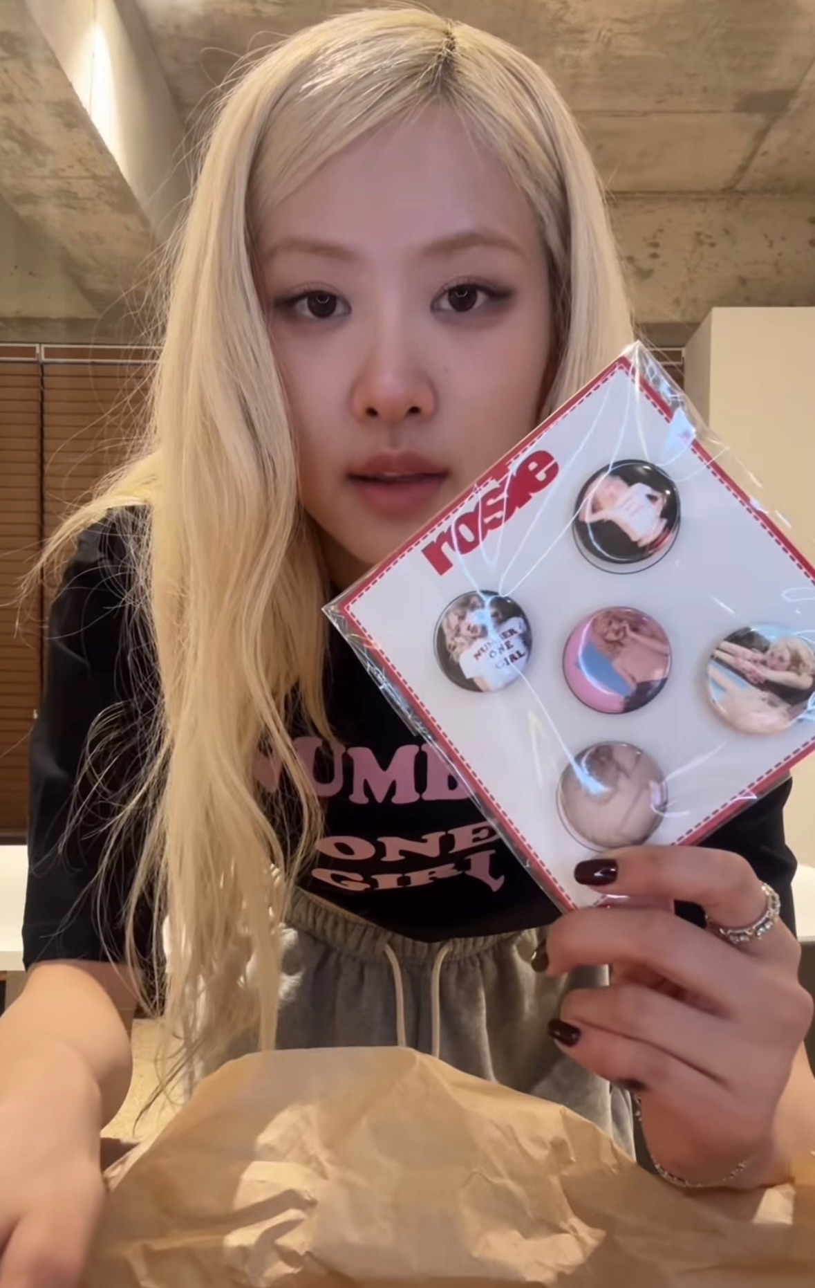 白色rosie 別針組