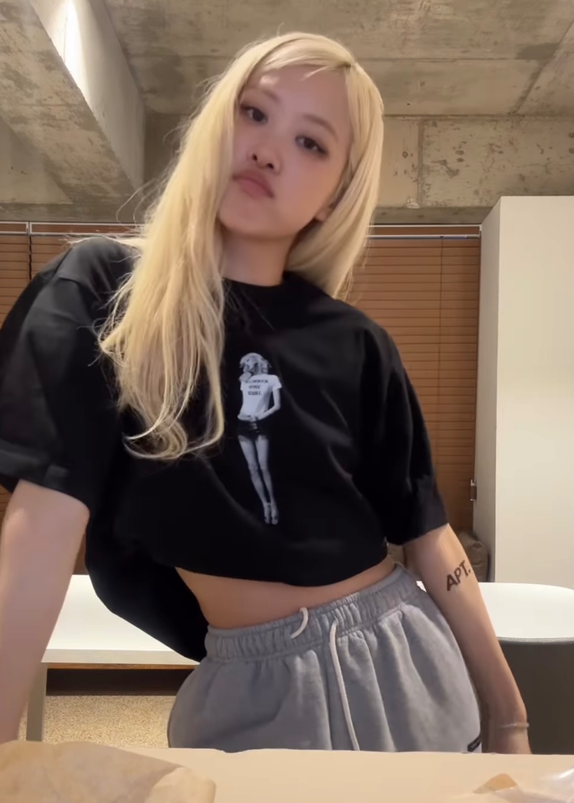 黑 Rosie短踢 含衣服小卡