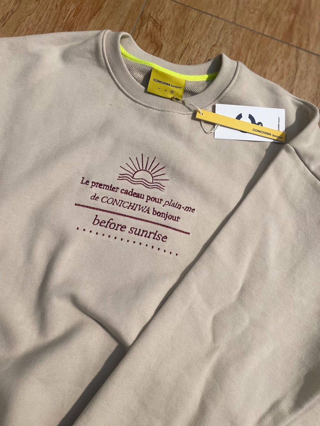 CONICHIWA bonjour 刺繡大學Tee