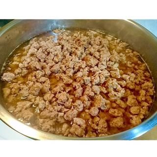 工學生鮮熟食區  手工肉燥大包裝700克 肉大不肥不膩 小孩子的最愛  宵夜必備
