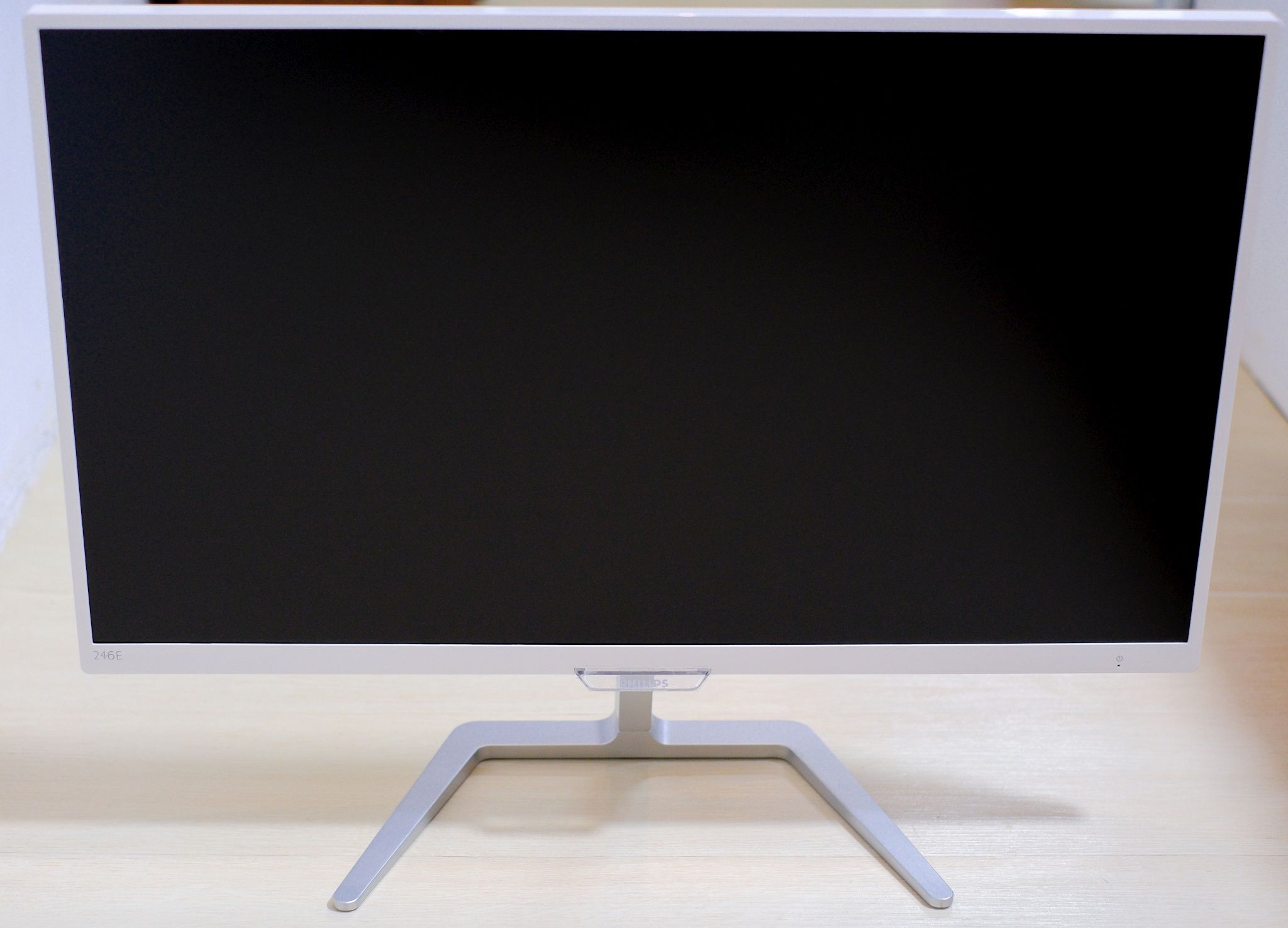 飛利浦 Philips 246E7Q 24吋 白色 1080p LED螢幕