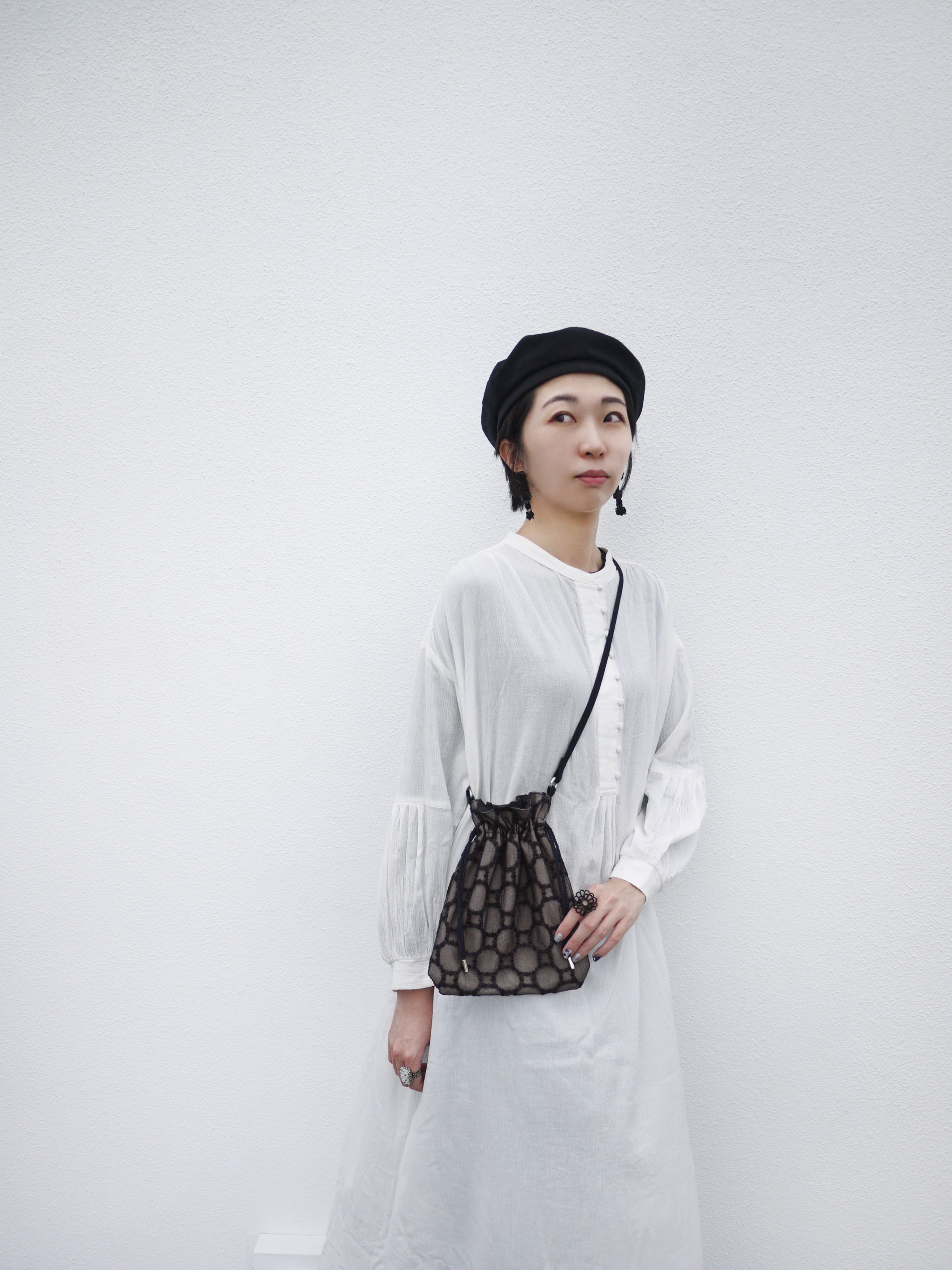 HIRA HIRA ✧ 斜角隨身包/鈴鼓刺繡薄紗/2色